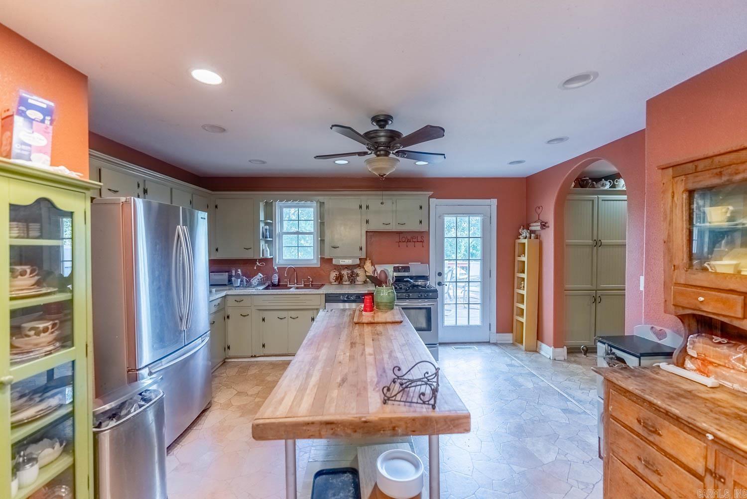 17136 North 9 Highway Mammoth Spring, AR 72554