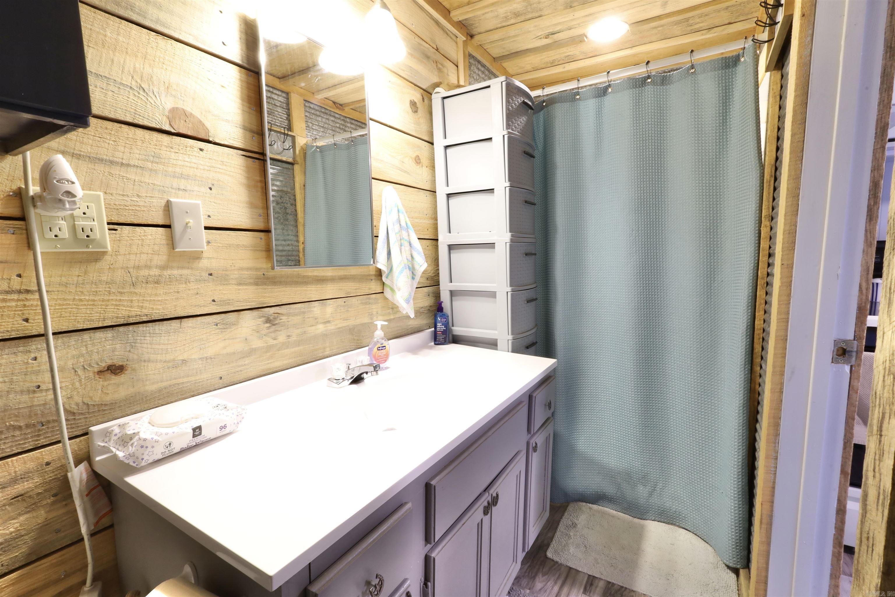 21  CHRIS ROAD  Amity, AR