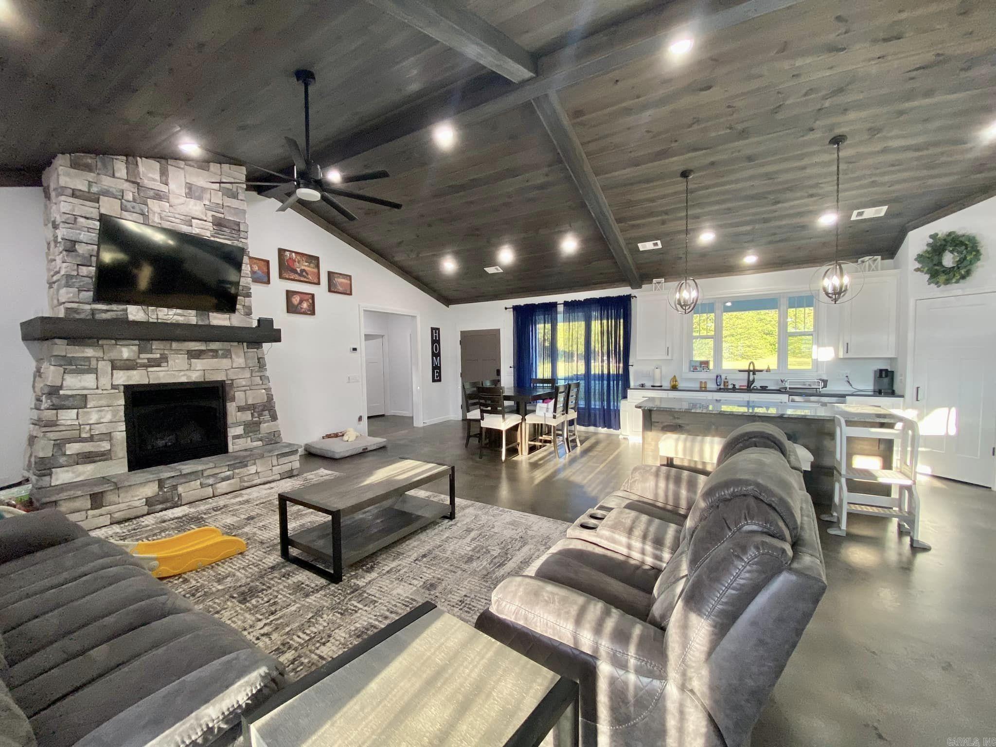525  Harding Blvd  Mountain View, AR