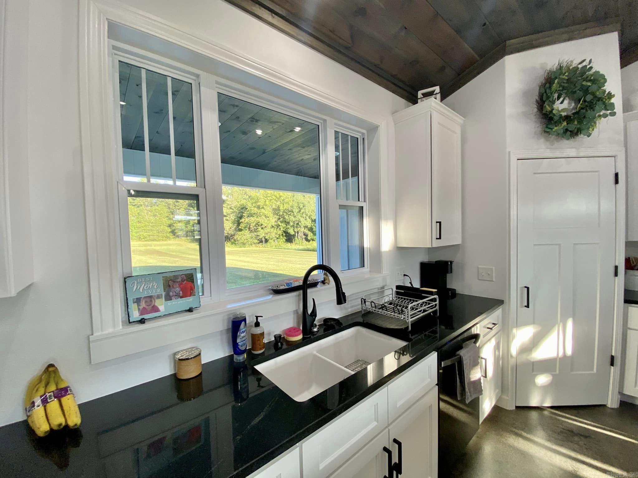 525  Harding Blvd  Mountain View, AR