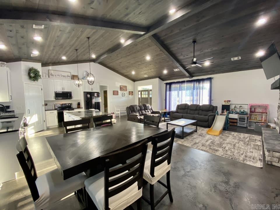 525  Harding Blvd  Mountain View, AR