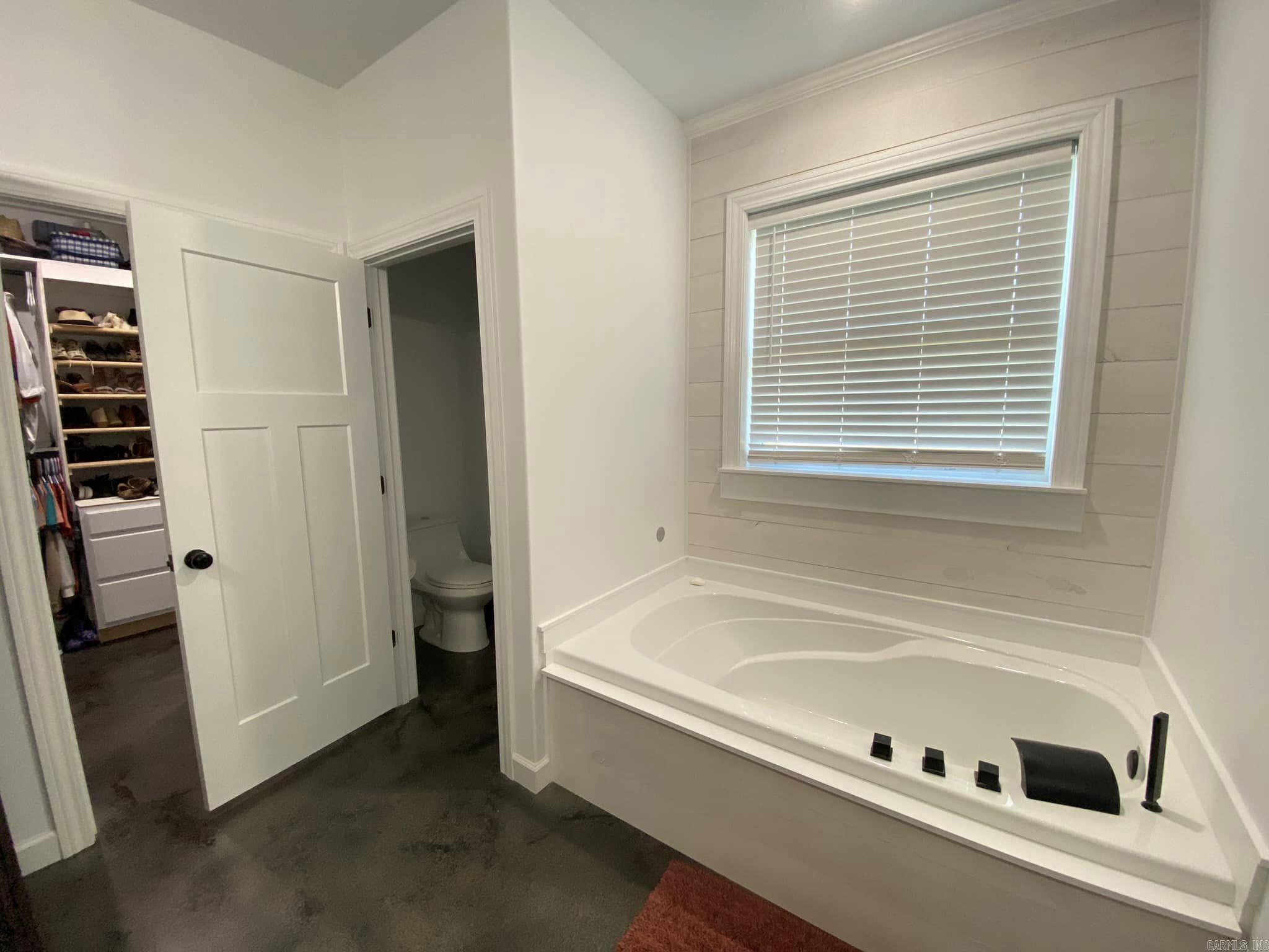 525  Harding Blvd  Mountain View, AR