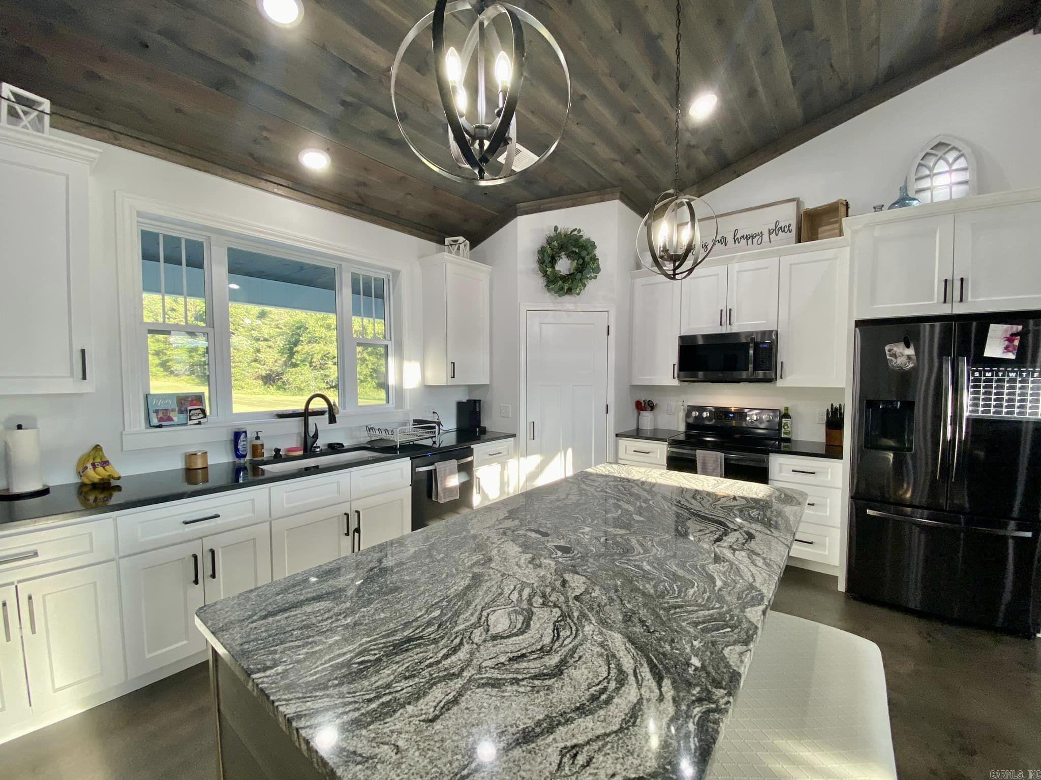 525  Harding Blvd  Mountain View, AR