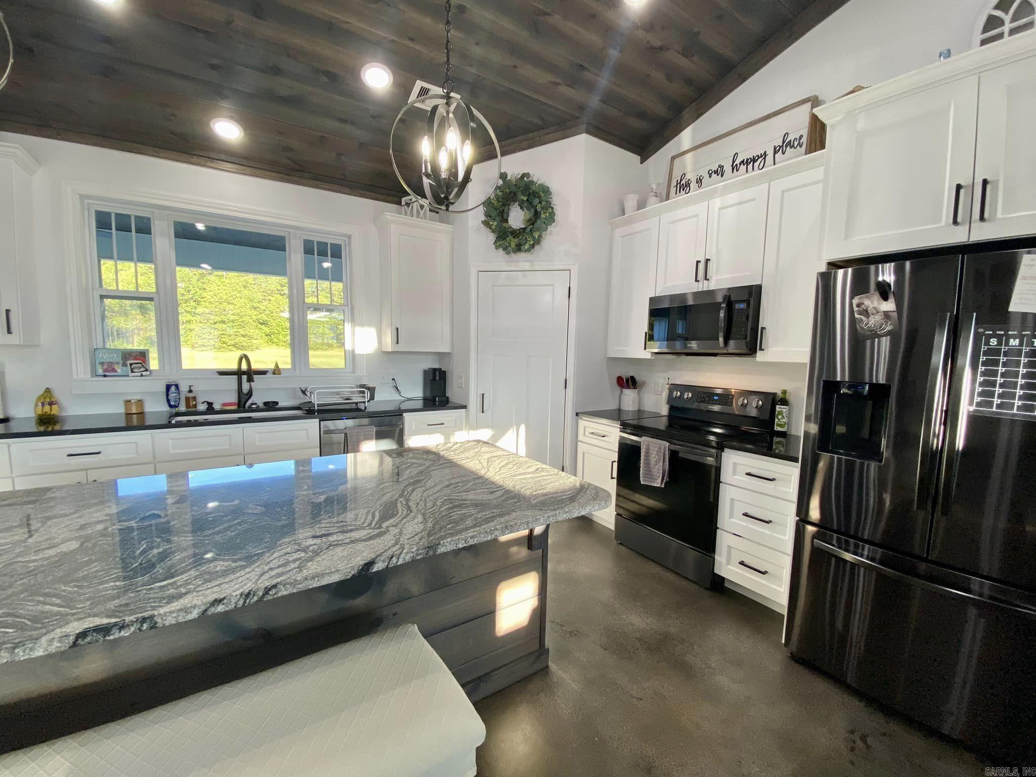 525  Harding Blvd  Mountain View, AR