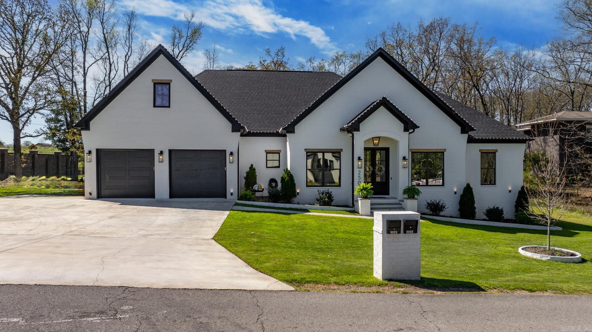 2505  Collins  Conway, AR