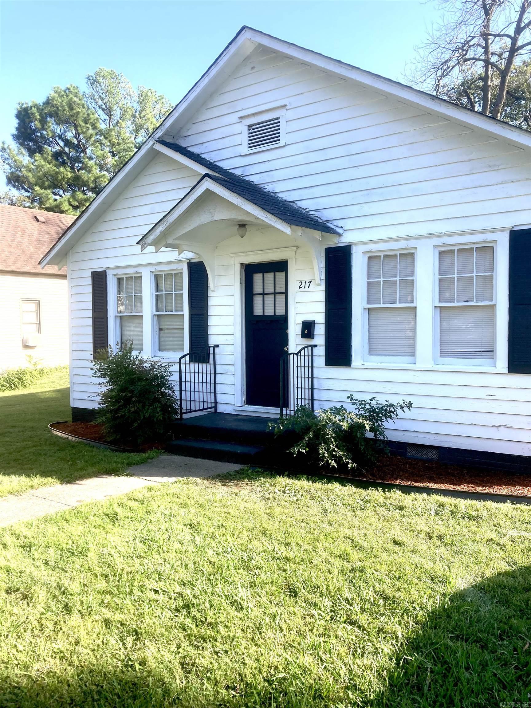 217 W 3rd  Rector, AR