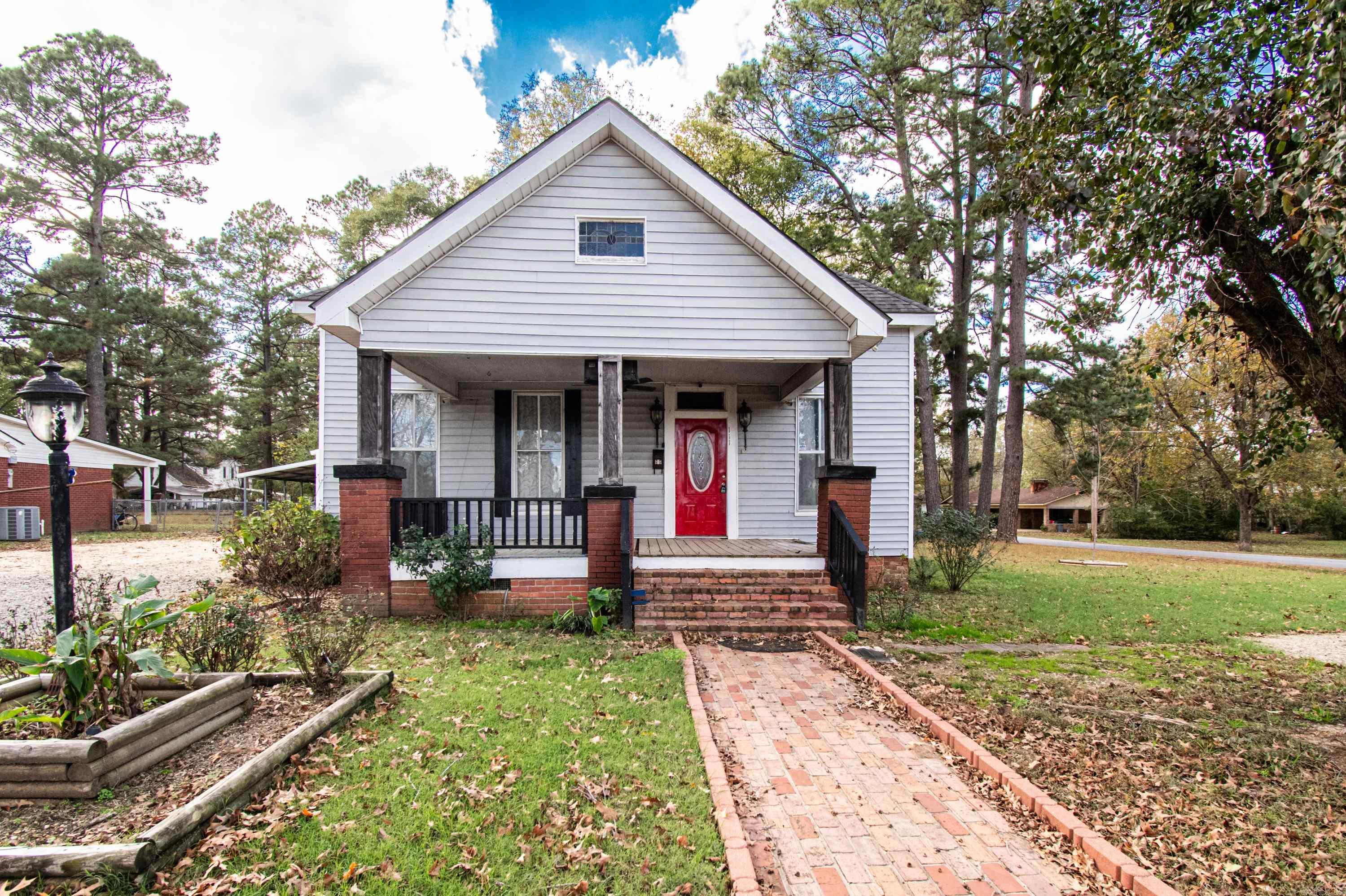 111 N Munn St  Warren, AR