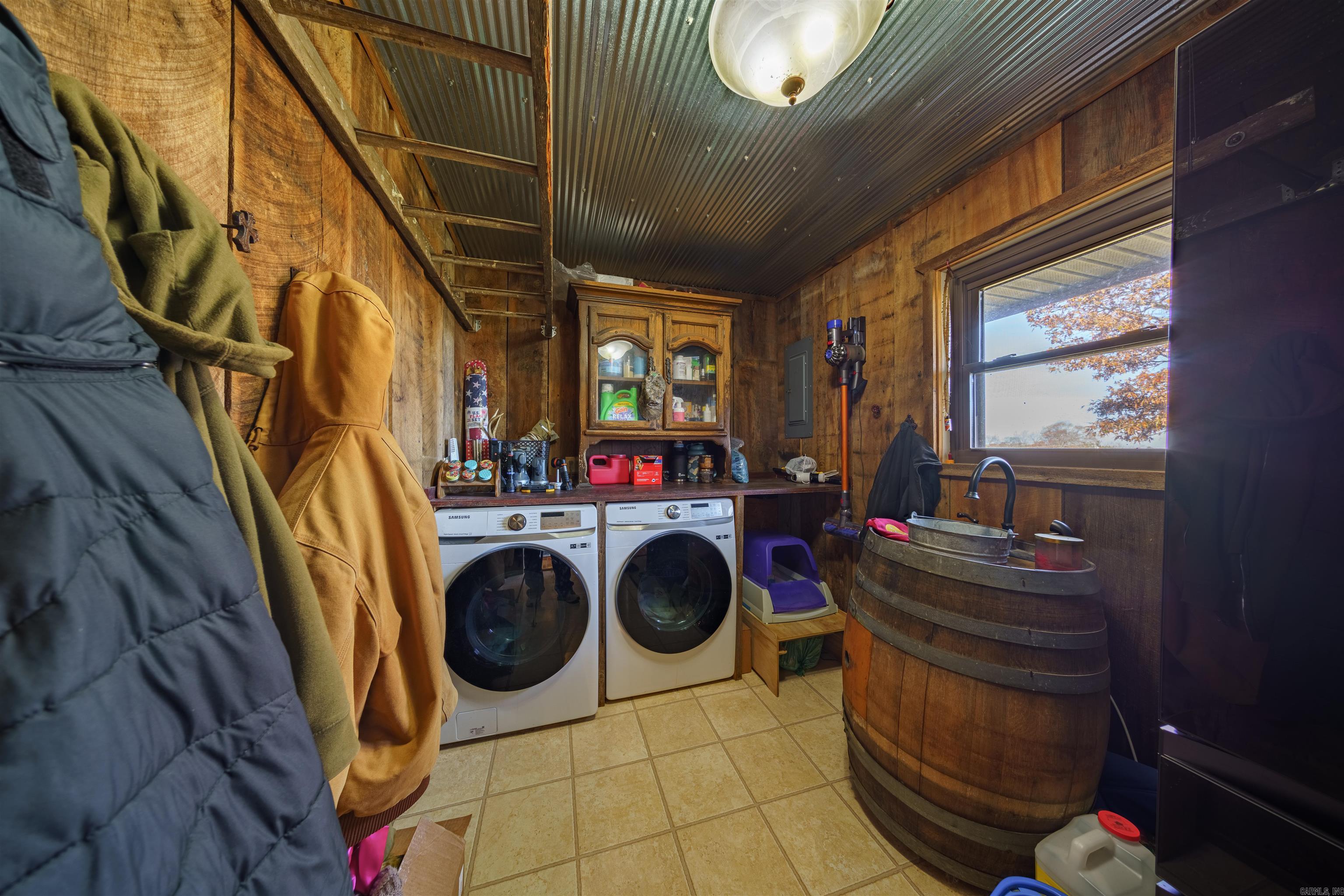 330 W AR HWY 58  Melbourne, AR