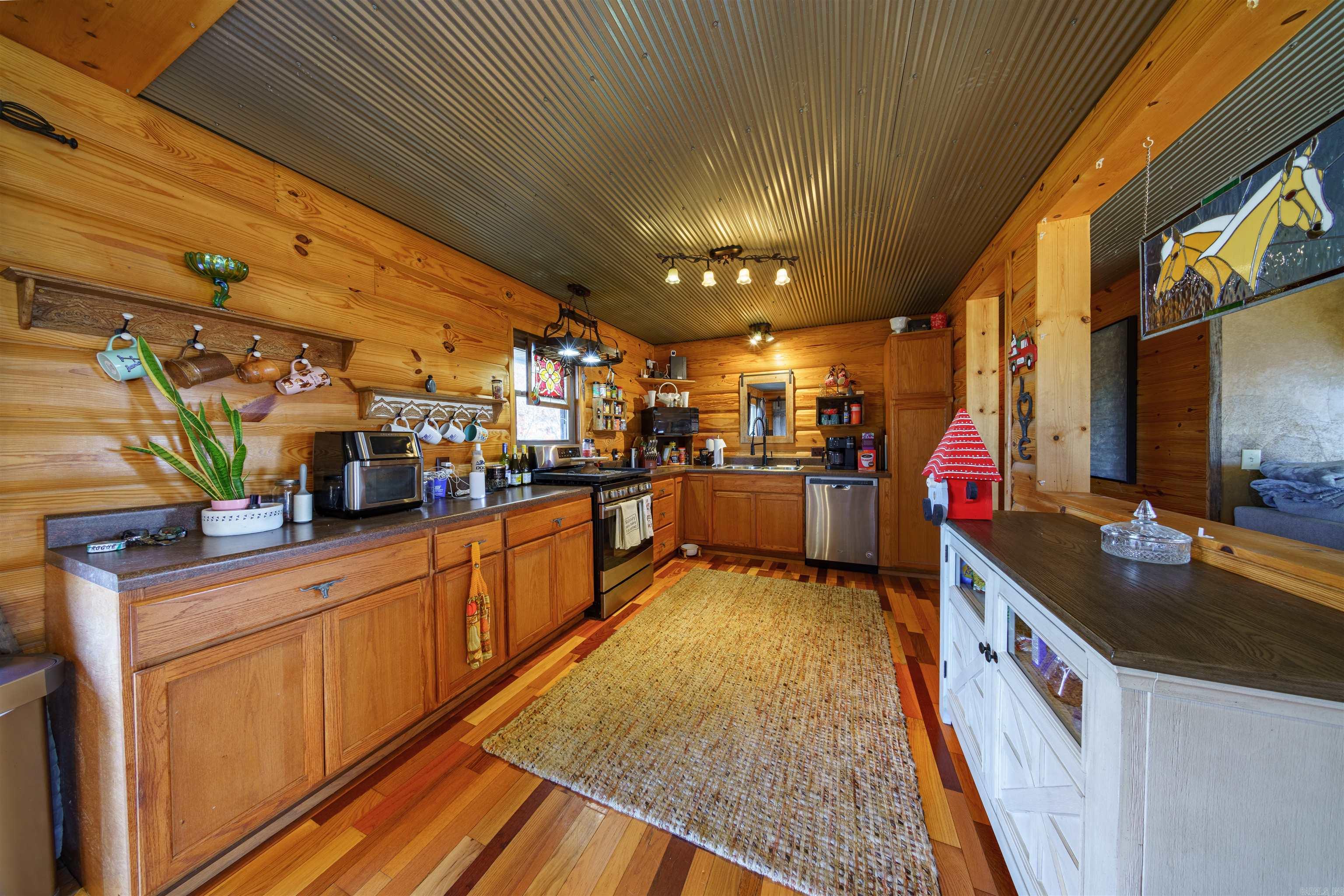 330 W AR HWY 58  Melbourne, AR