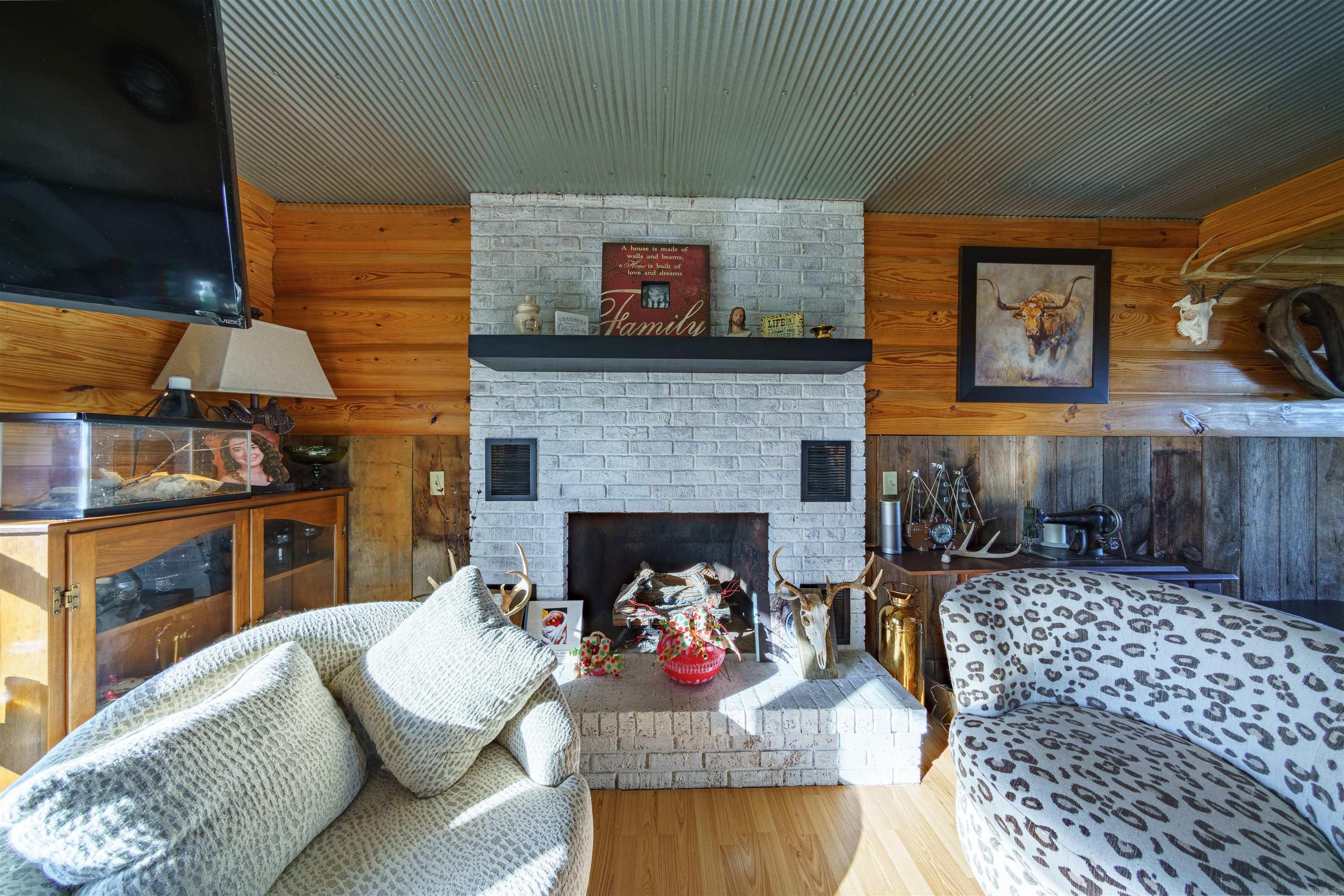330 W AR HWY 58  Melbourne, AR