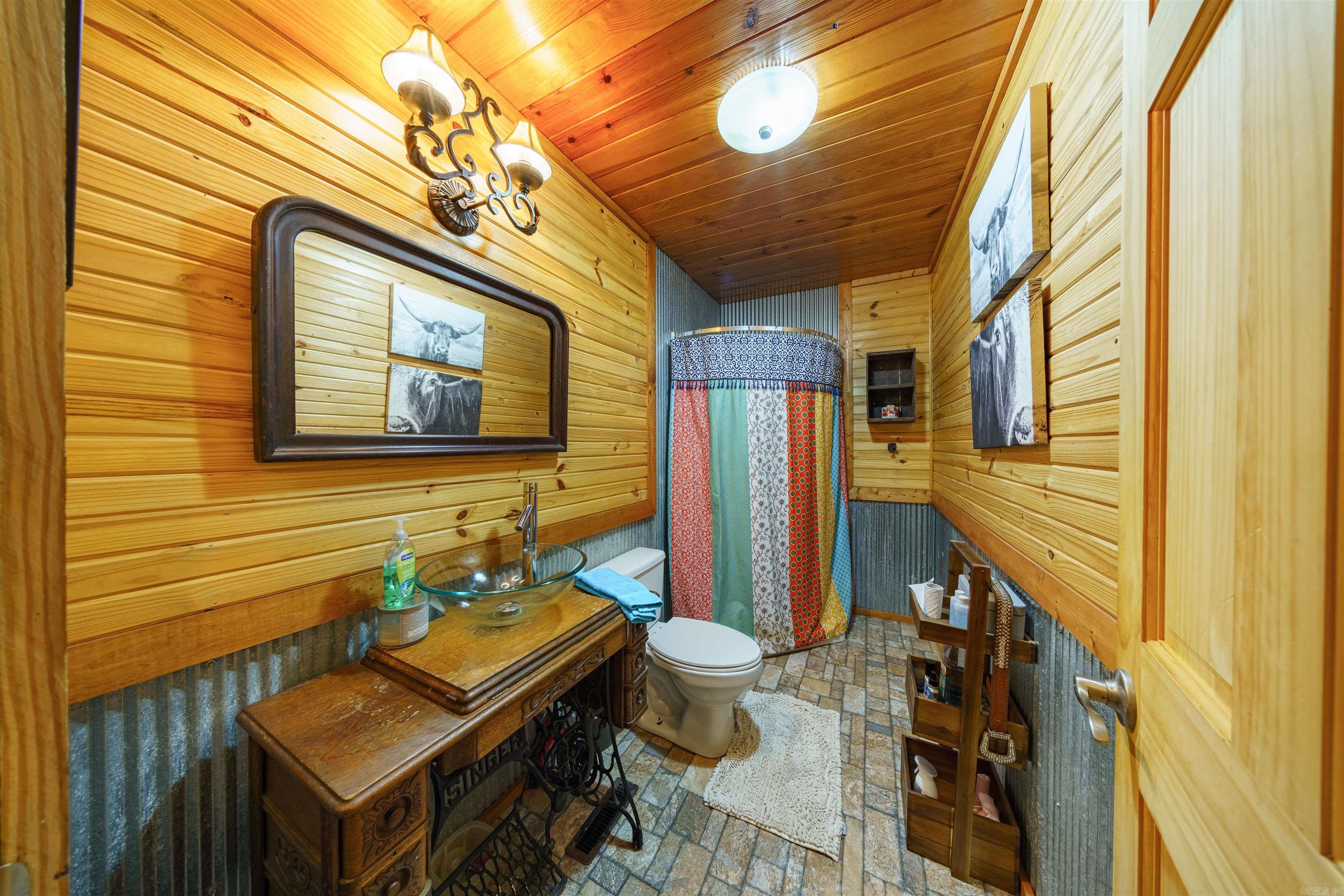 330 W AR HWY 58  Melbourne, AR