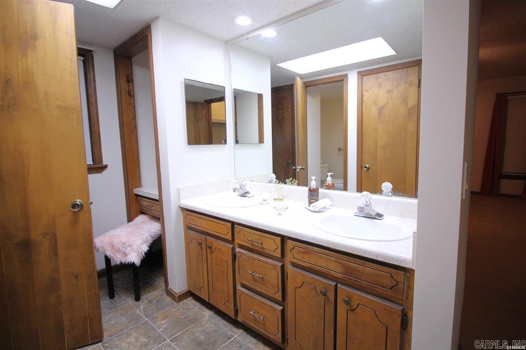 1  Alora  Hot Springs Village, AR