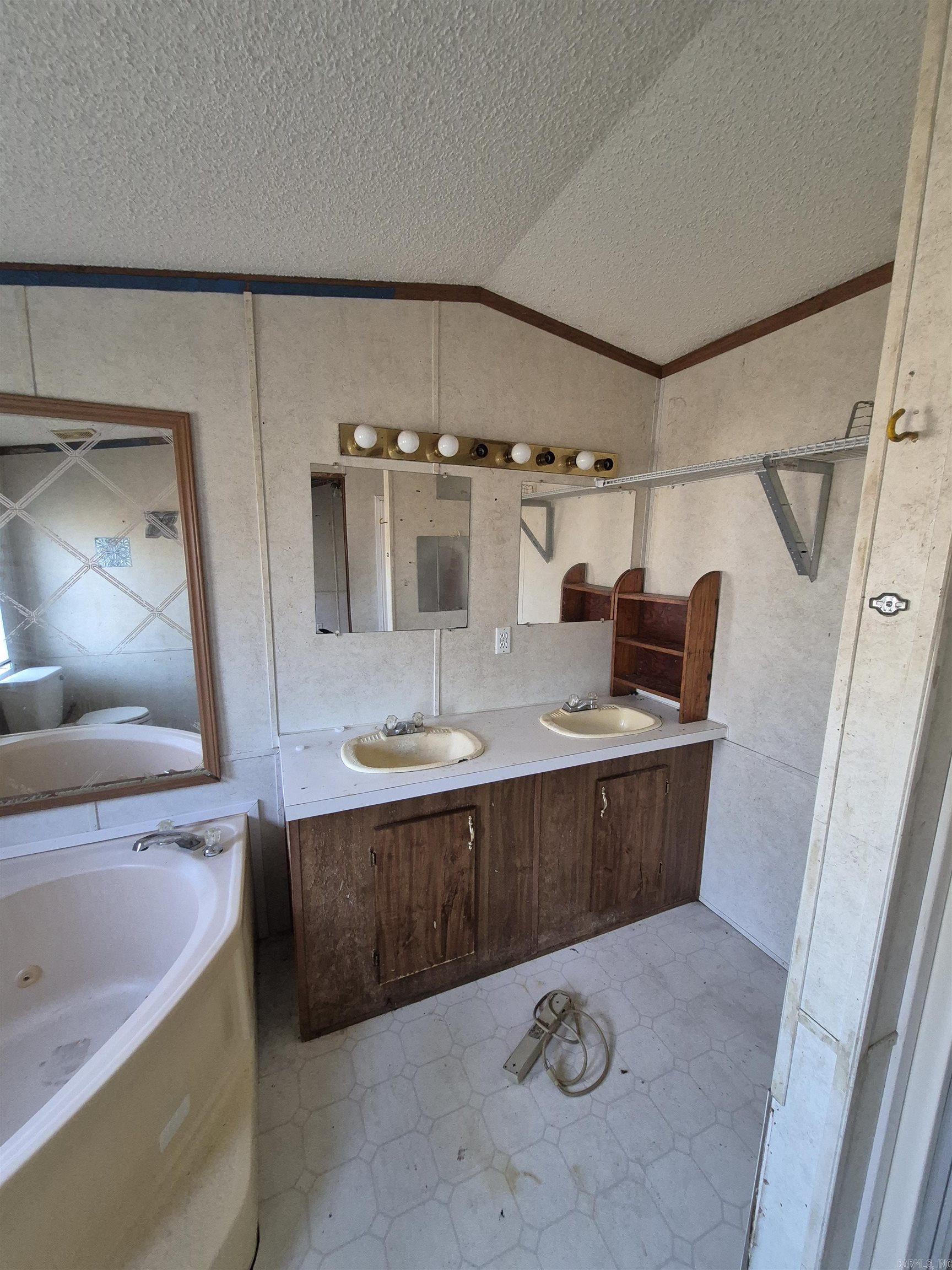 140  russell  Beebe, AR