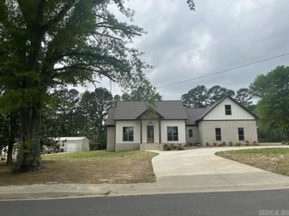 36  Church  Greenbrier, AR