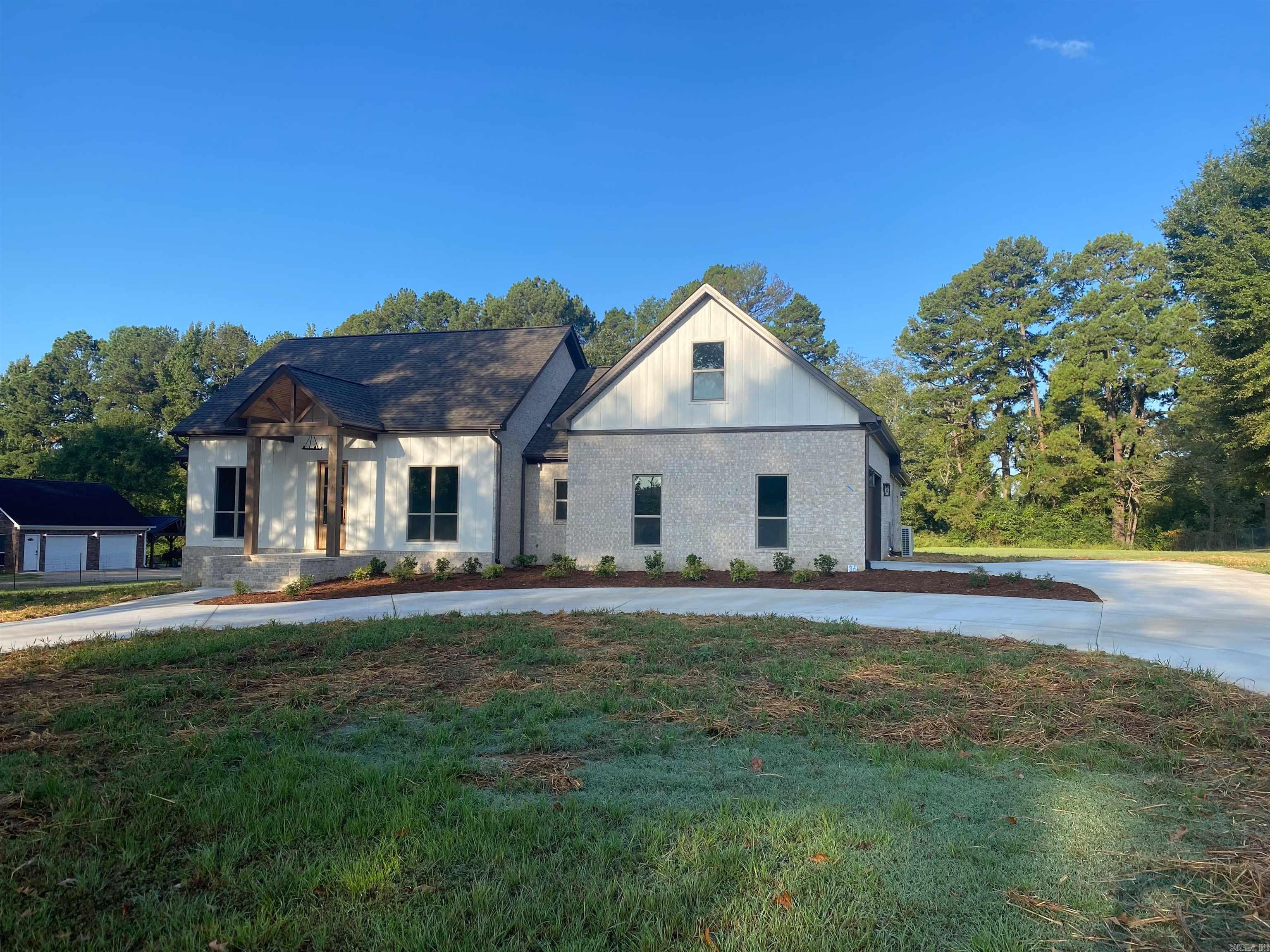 36  Church  Greenbrier, AR