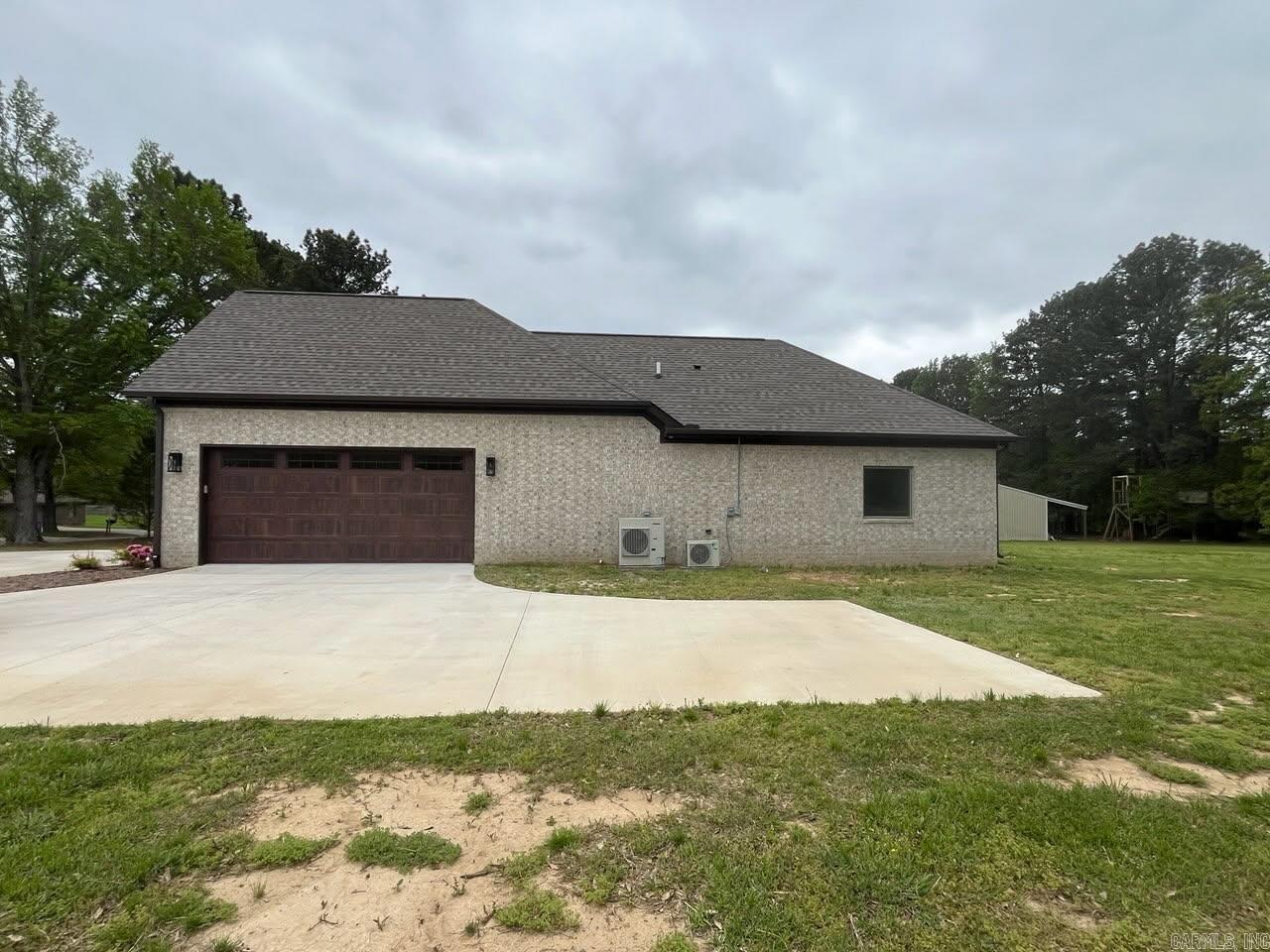 36  Church  Greenbrier, AR
