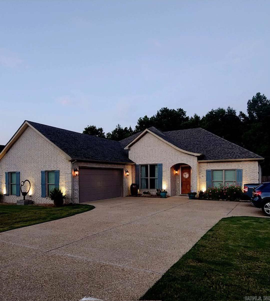 310  Trabecca  Hot Springs, AR