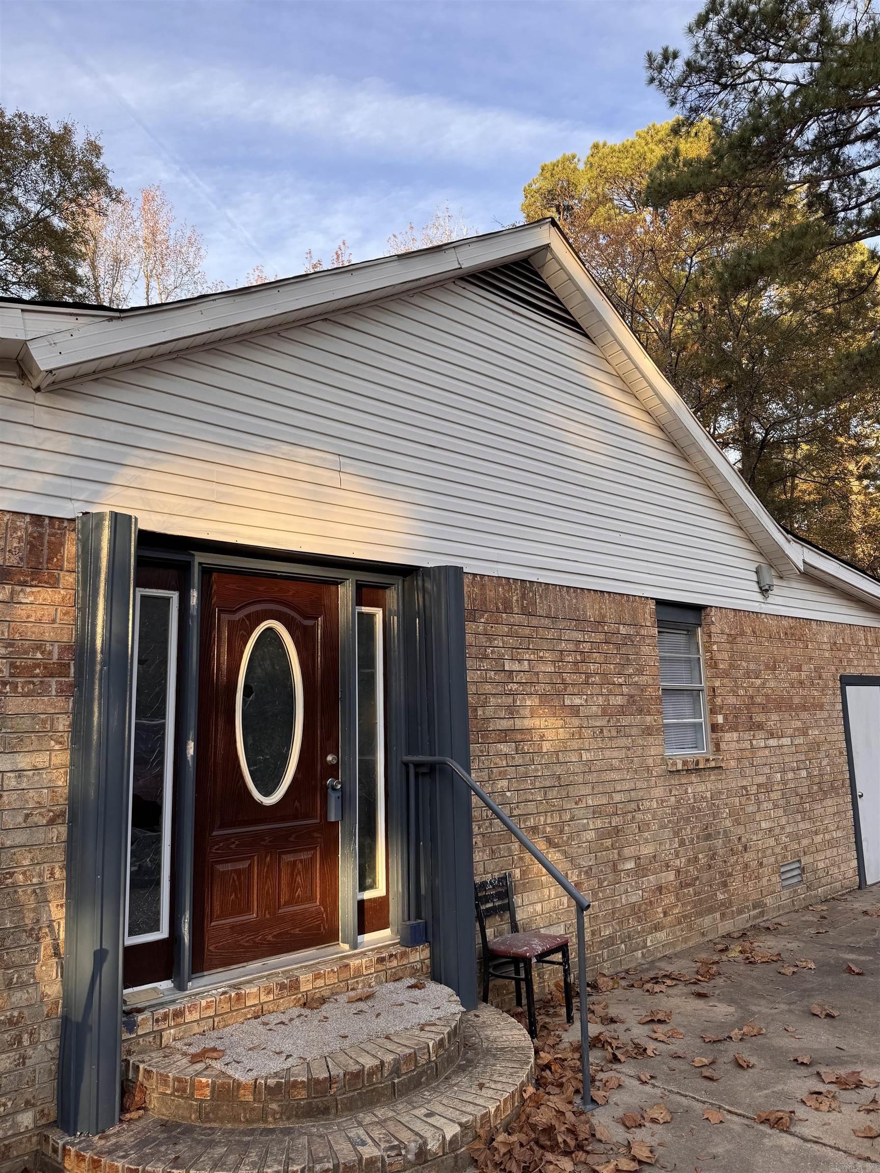 2509  O C  White, AR