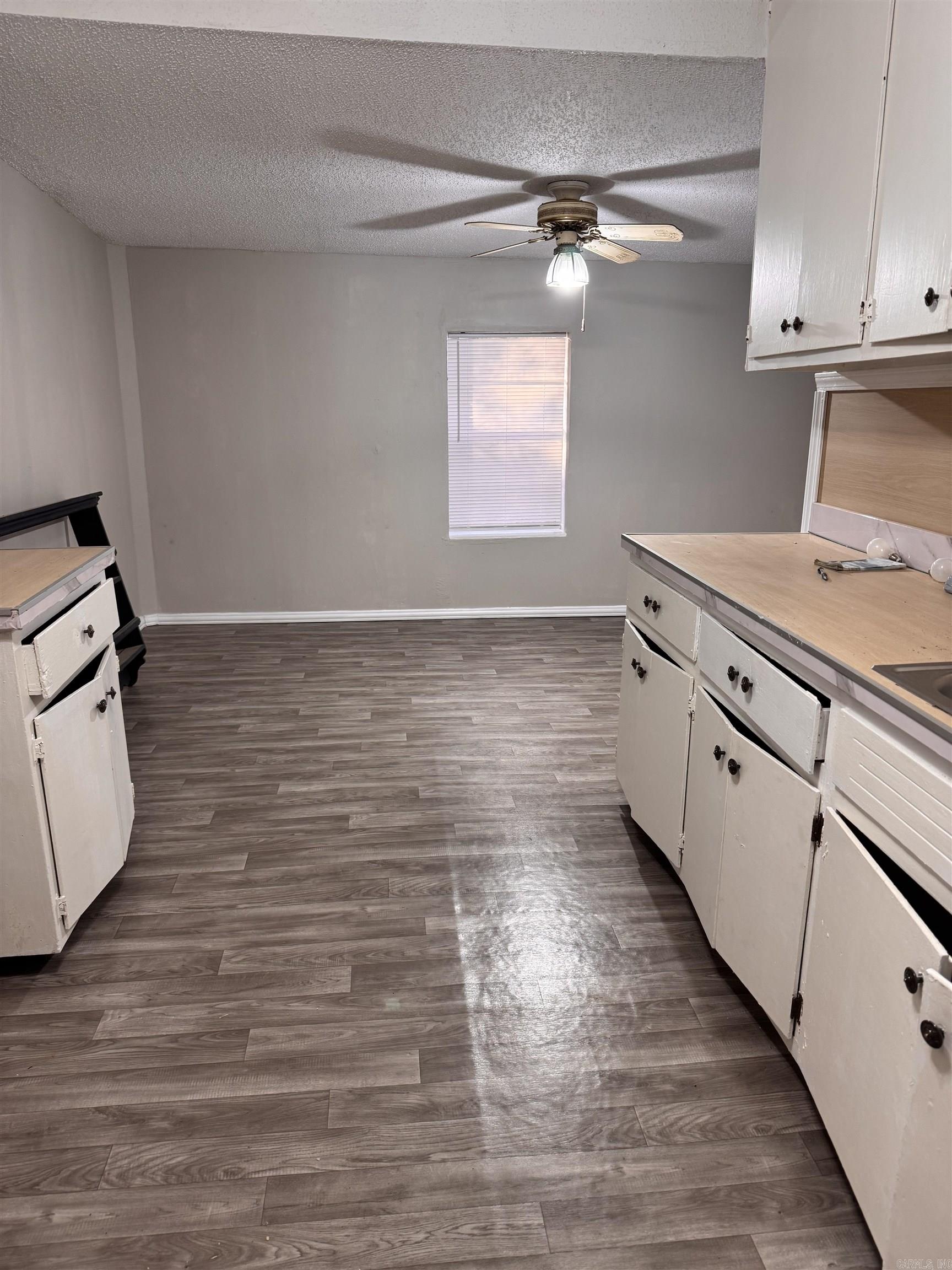 2509  O C  White, AR