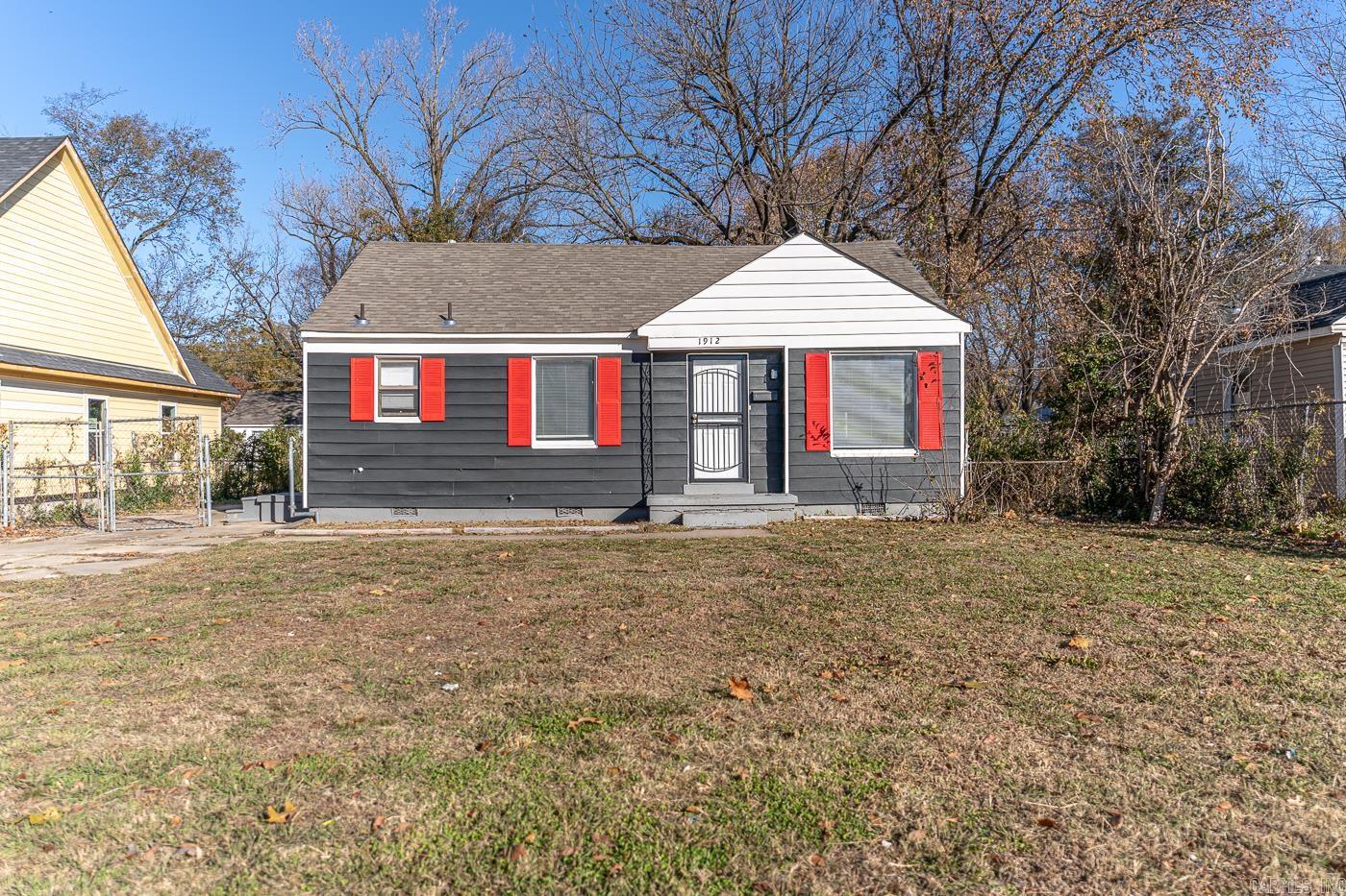 1912 E Barton  West Memphis, AR