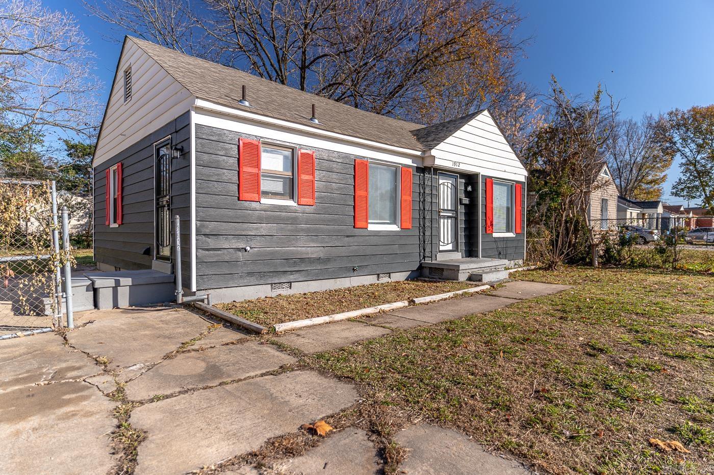 1912 E Barton  West Memphis, AR