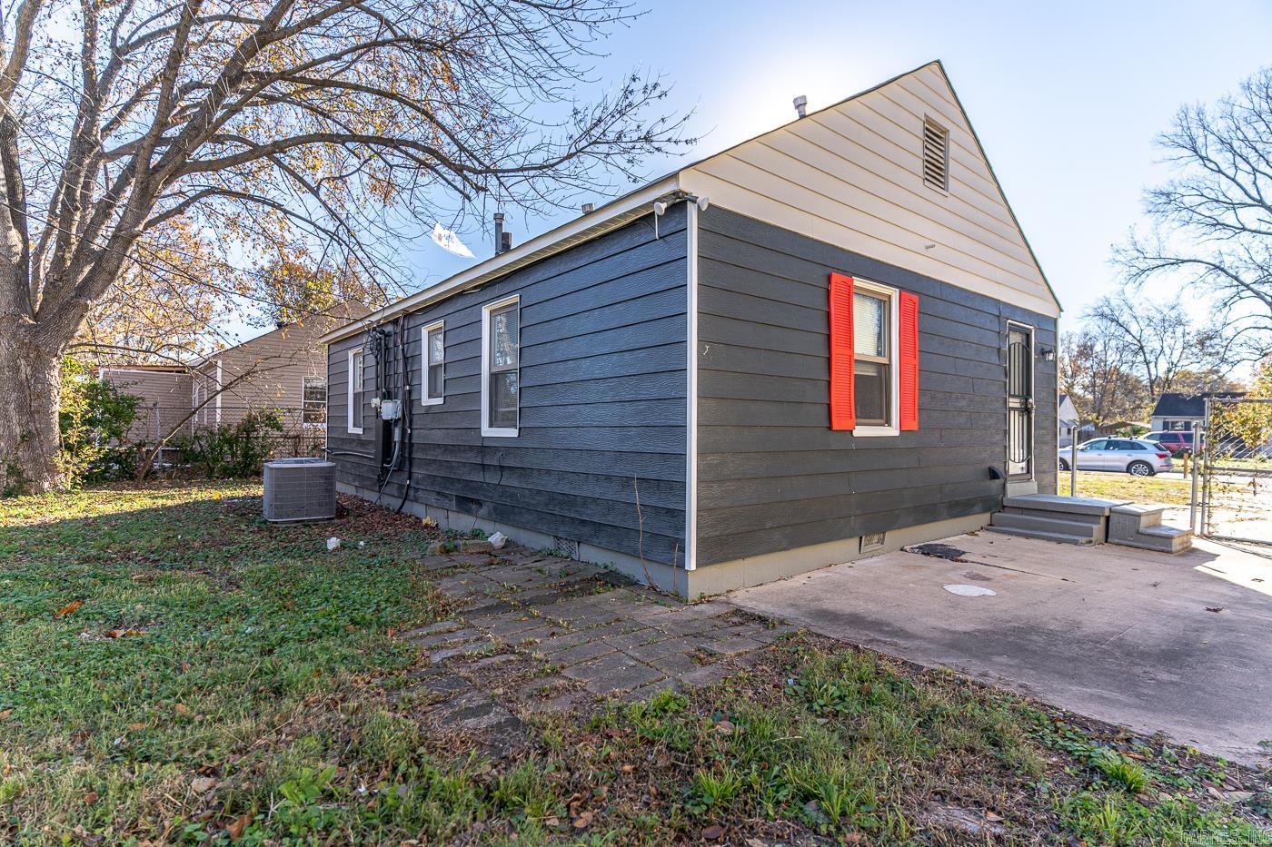 1912 E Barton  West Memphis, AR