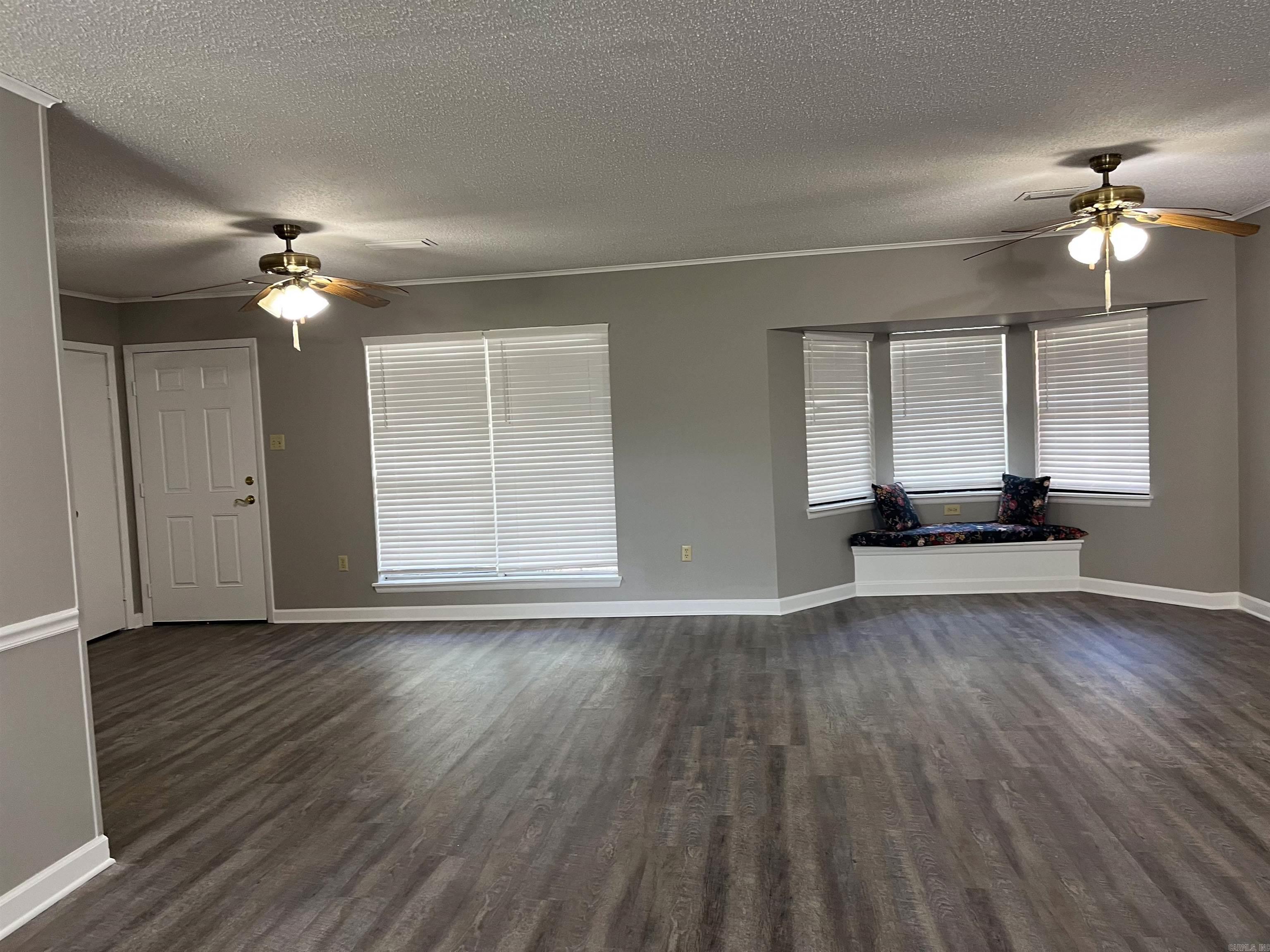 2411  Broadview  Conway, AR