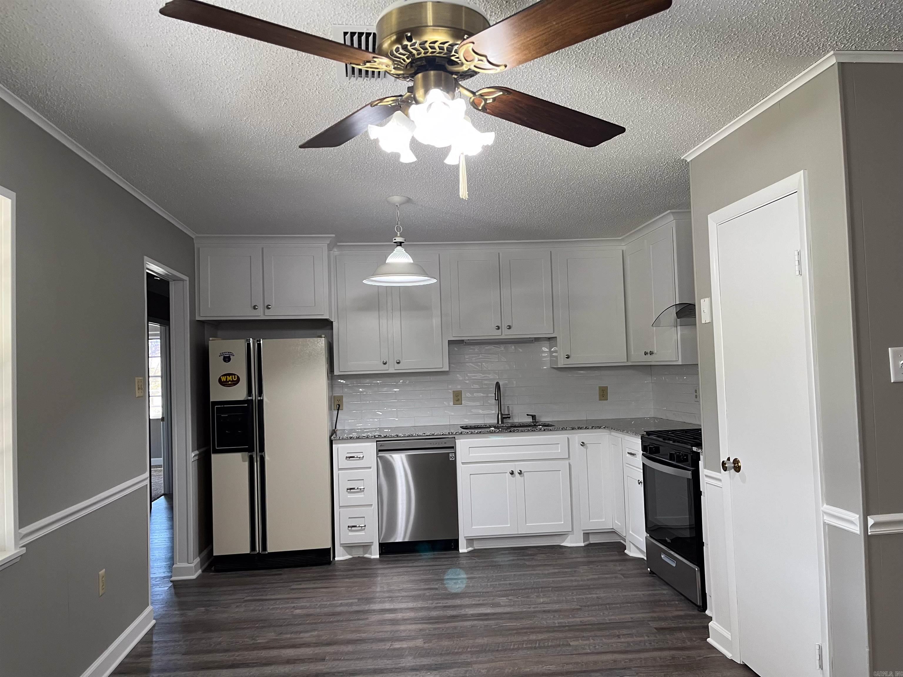 2411  Broadview  Conway, AR