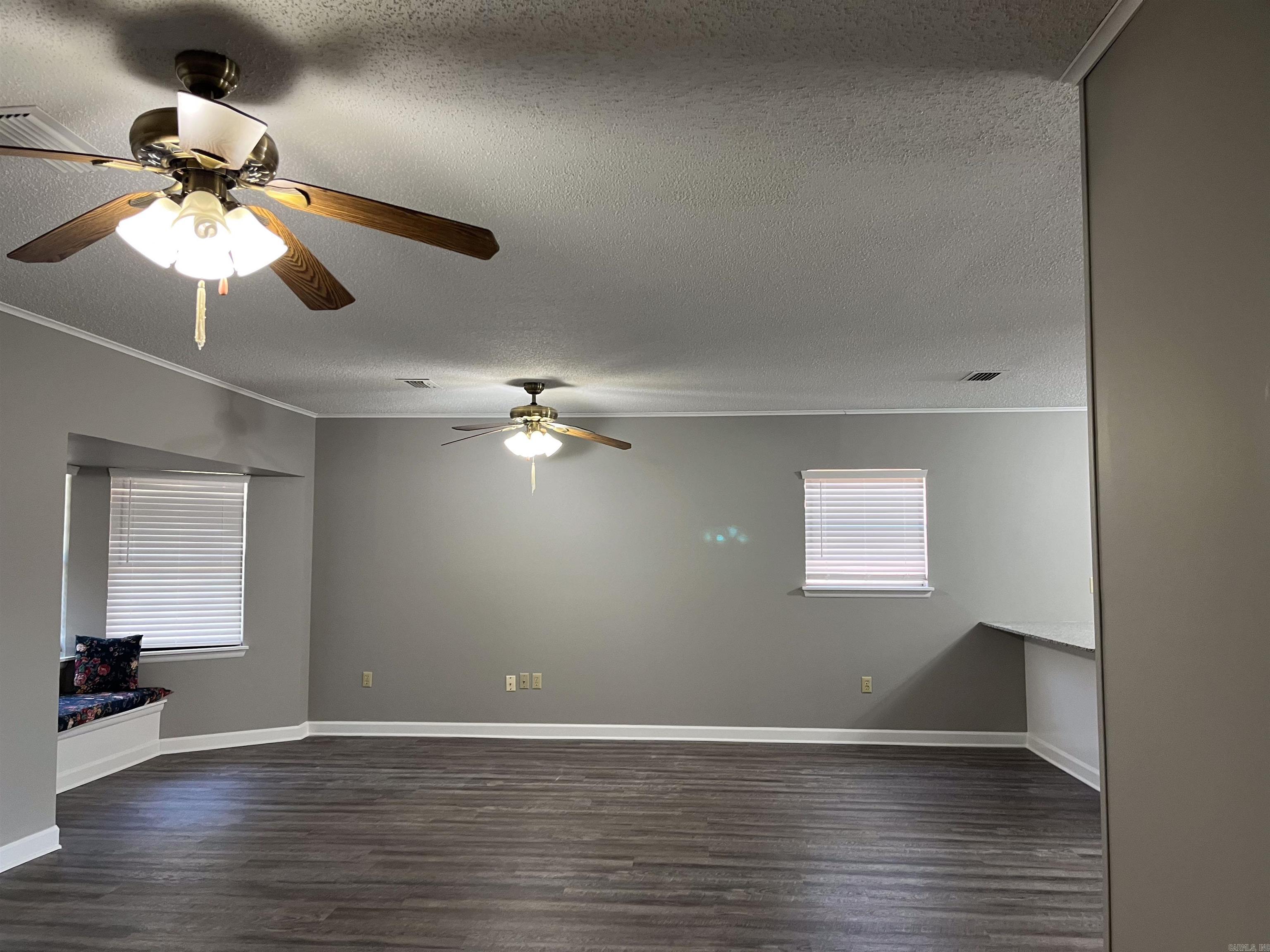 2411  Broadview  Conway, AR