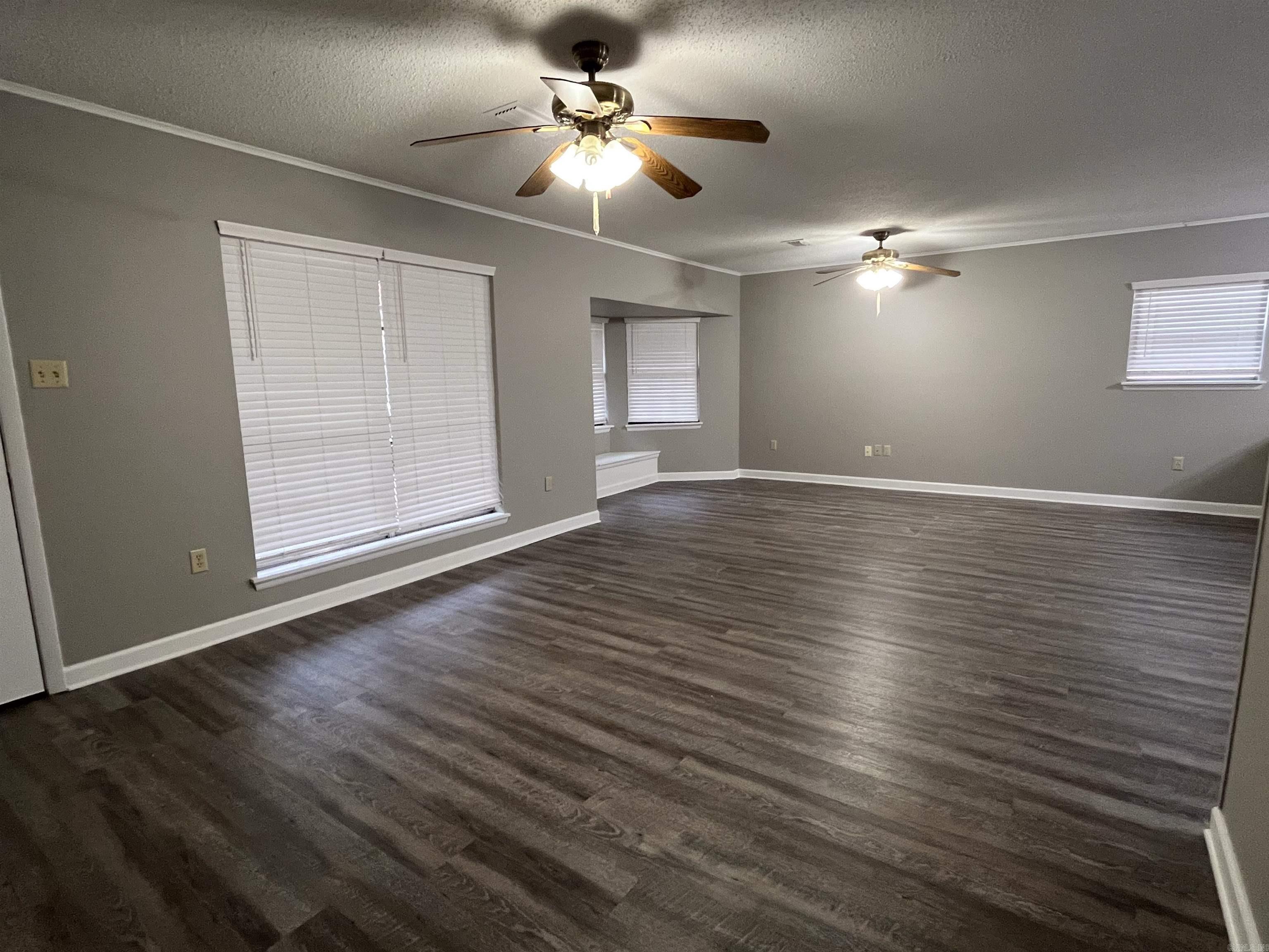2411  Broadview  Conway, AR