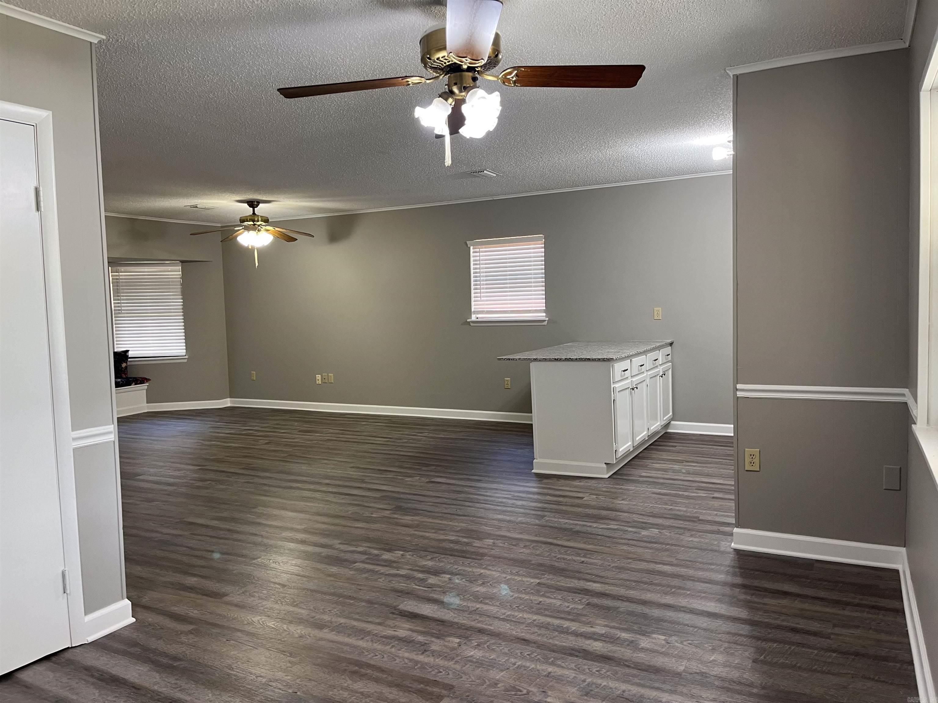 2411  Broadview  Conway, AR