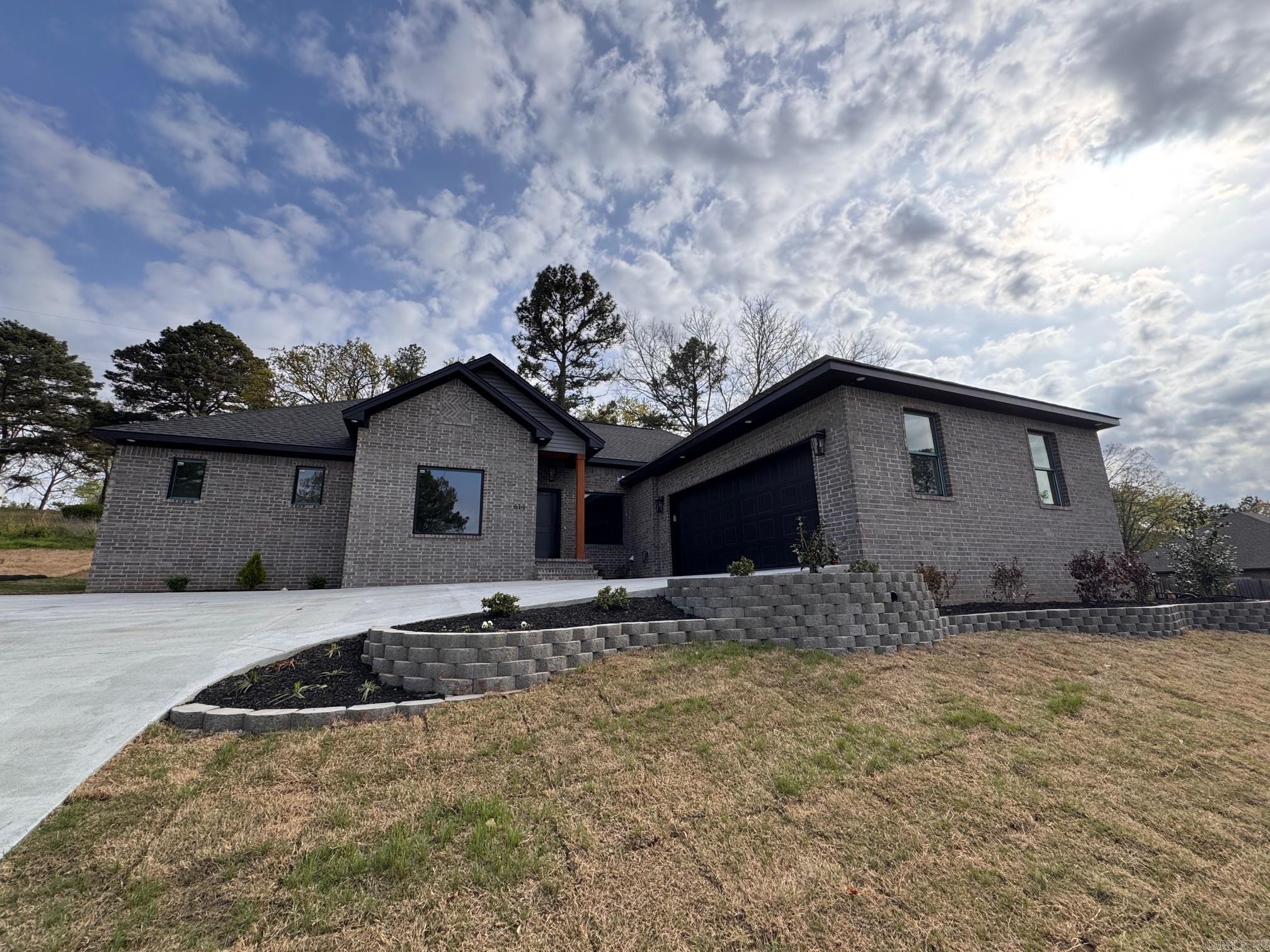 614 Adamson Searcy, AR 72143