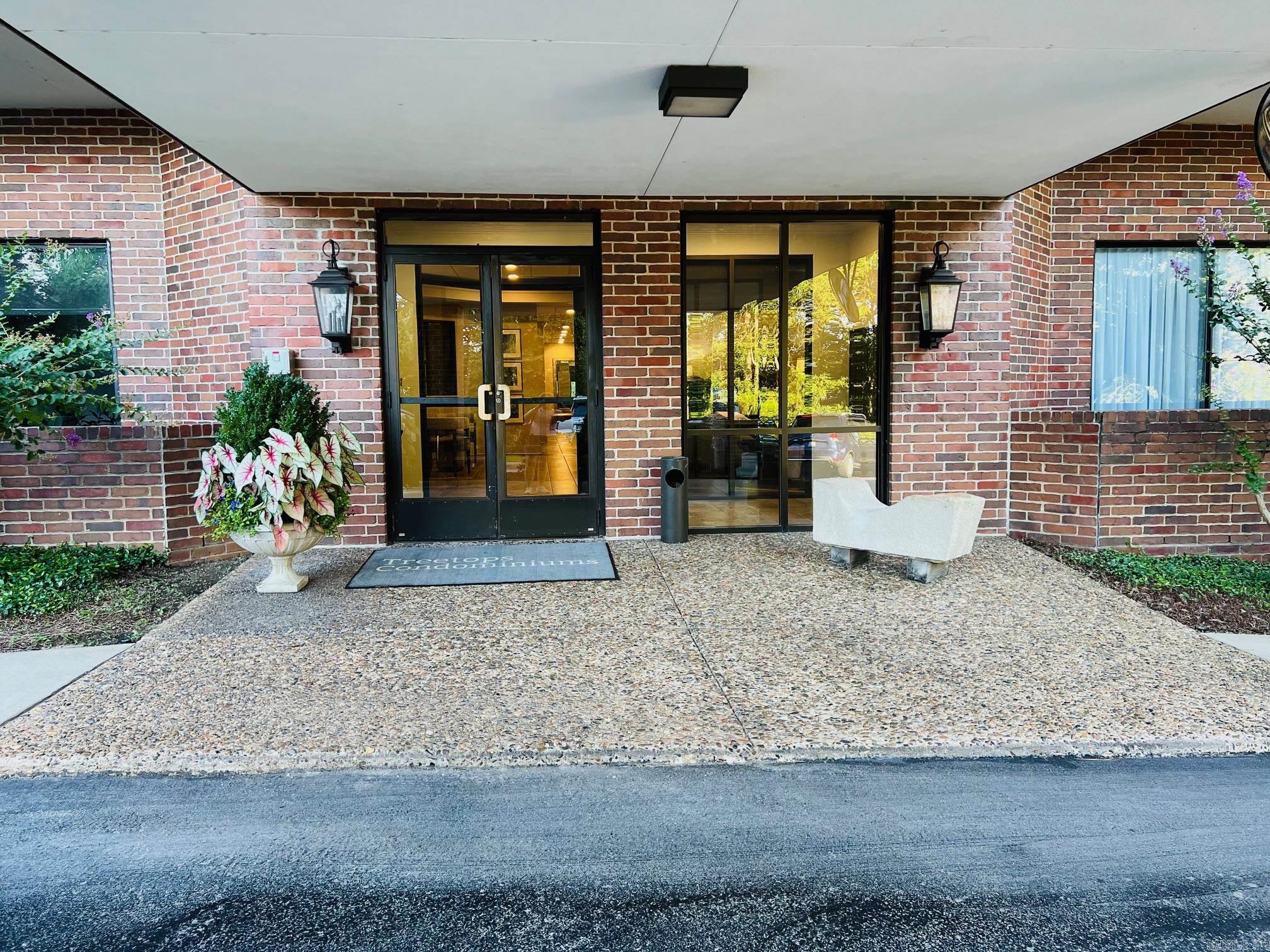 1  Treetops Lane, Apt 203  Little Rock, AR