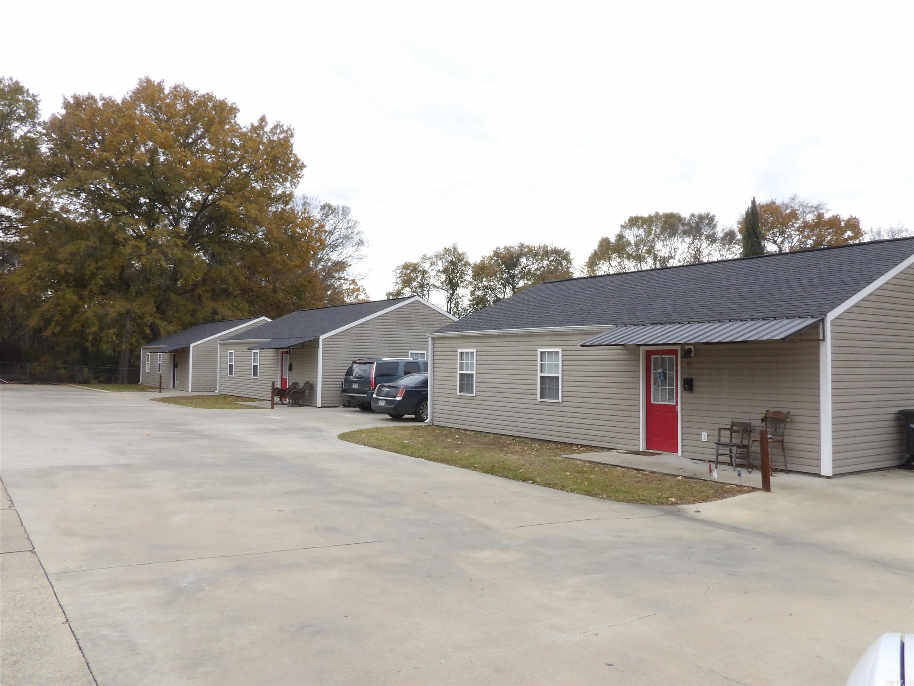 125 W Jackson  Monticello, AR