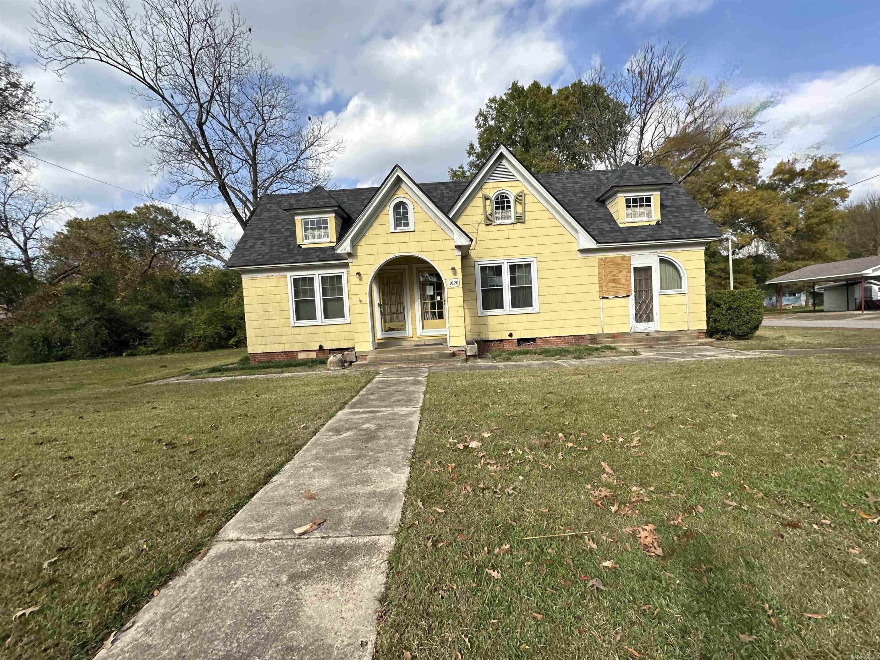 1020 E 3rd  Hope, AR