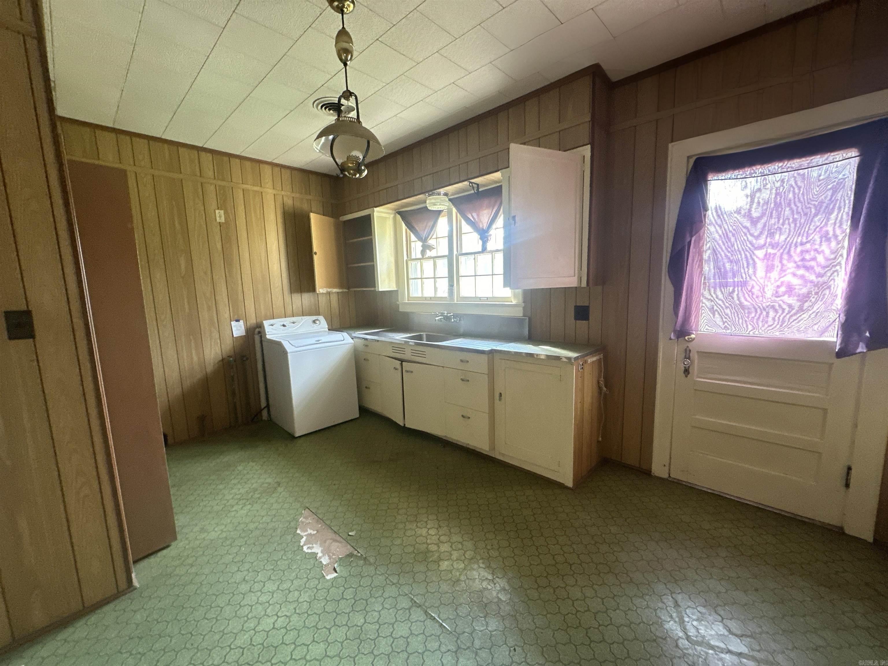 1020 E 3rd  Hope, AR