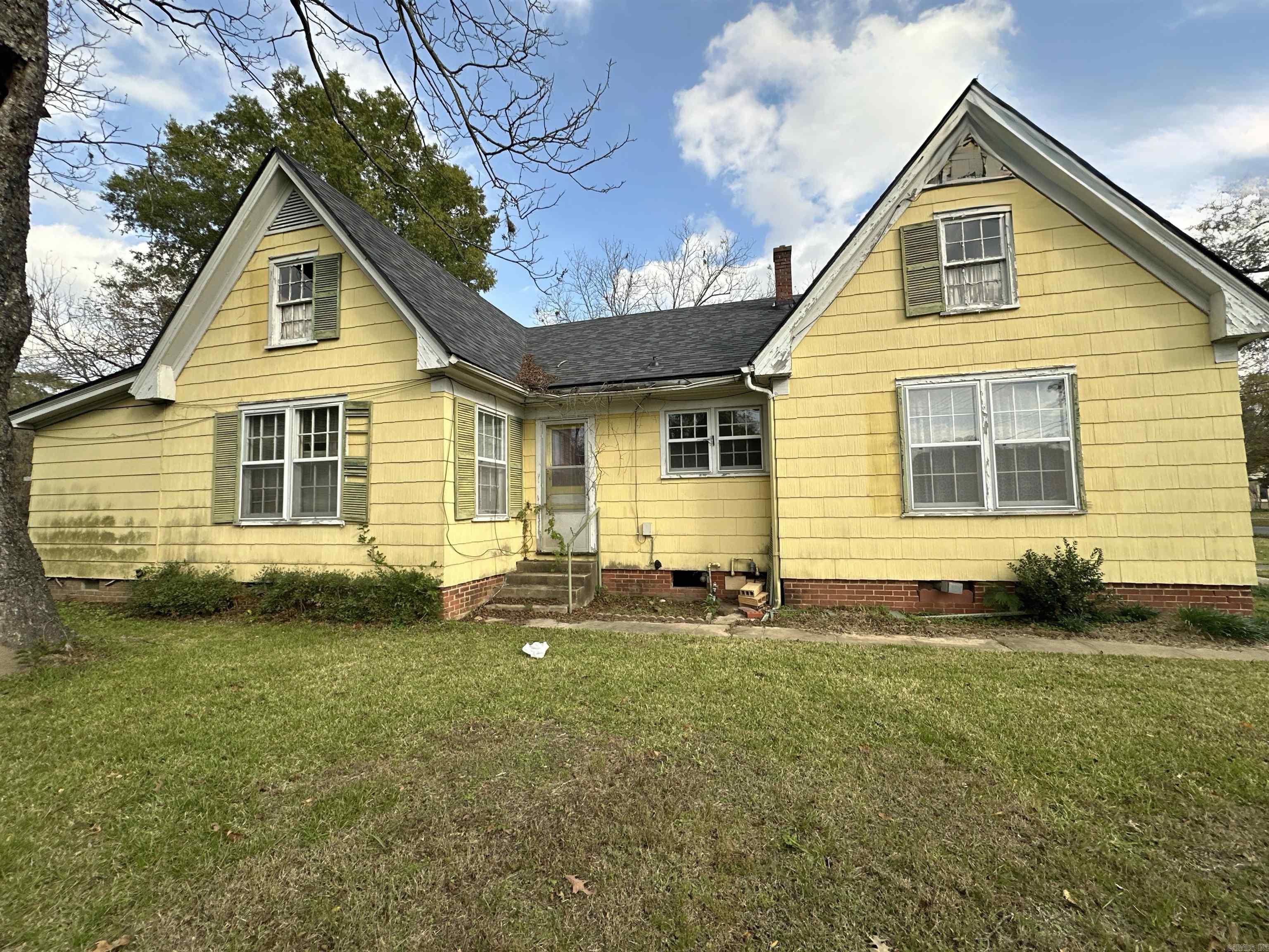 1020 E 3rd  Hope, AR