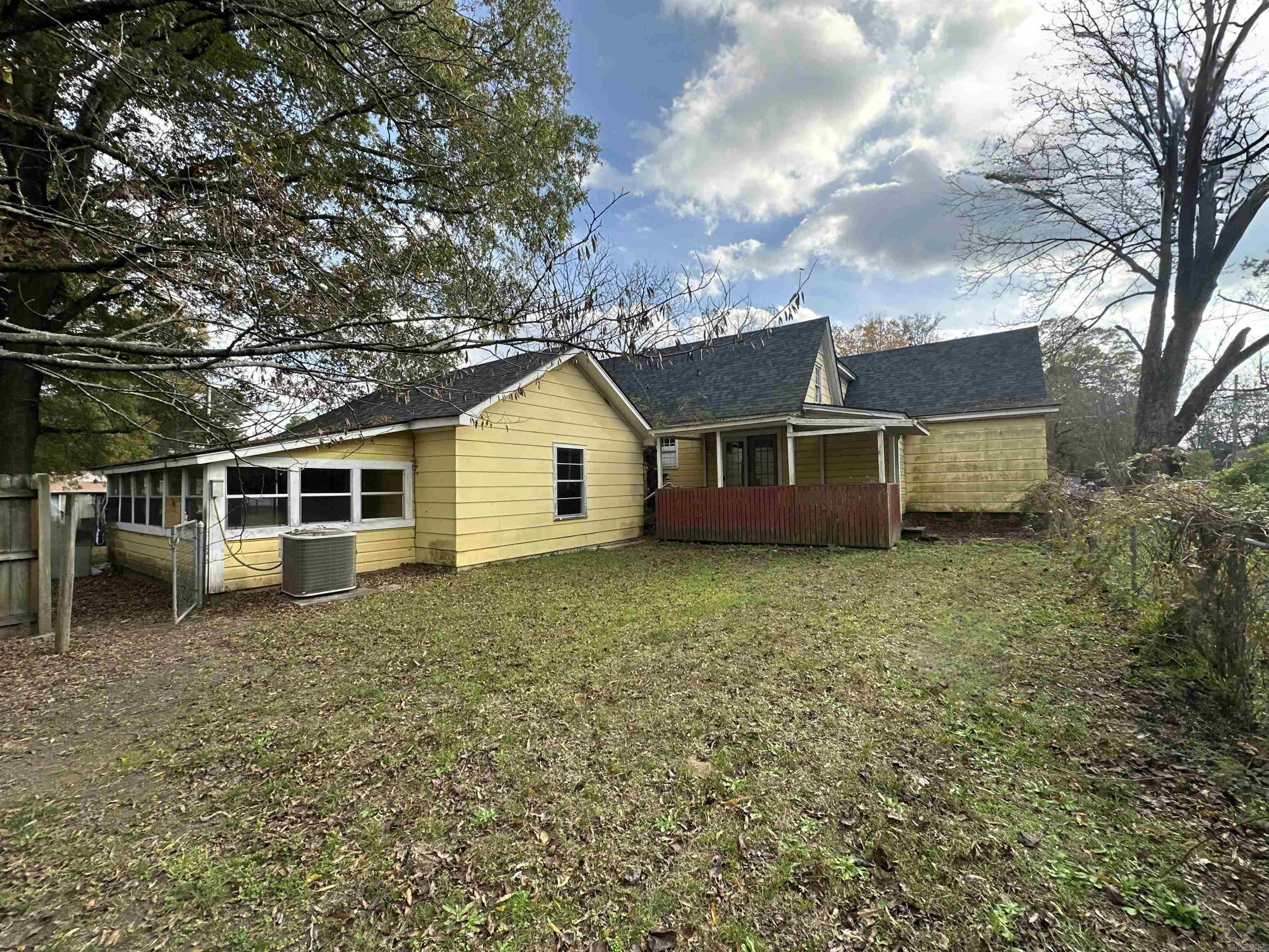 1020 E 3rd  Hope, AR