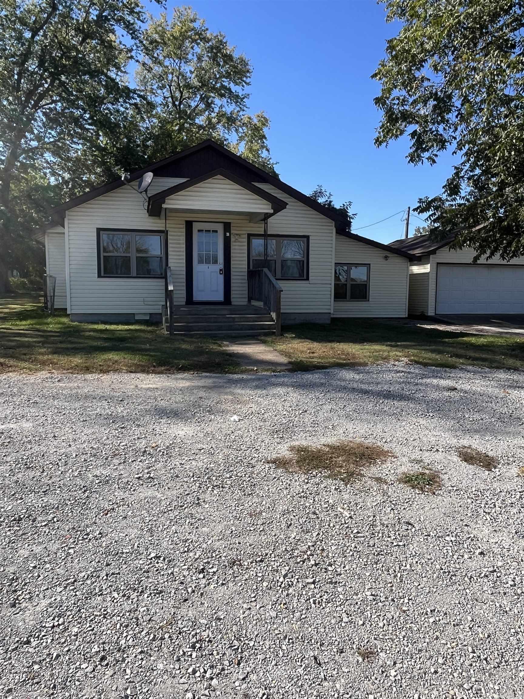 31  Hwy 223 S  Viola, AR