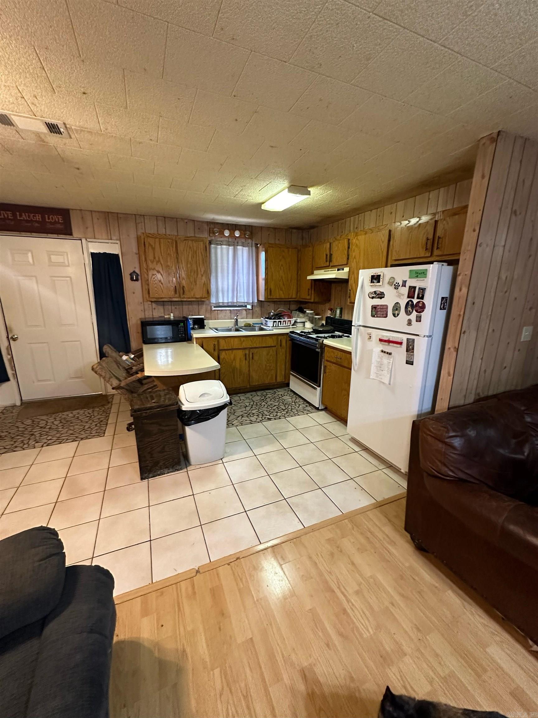 9850 & 9933  HWY 412 W  Paragould, AR