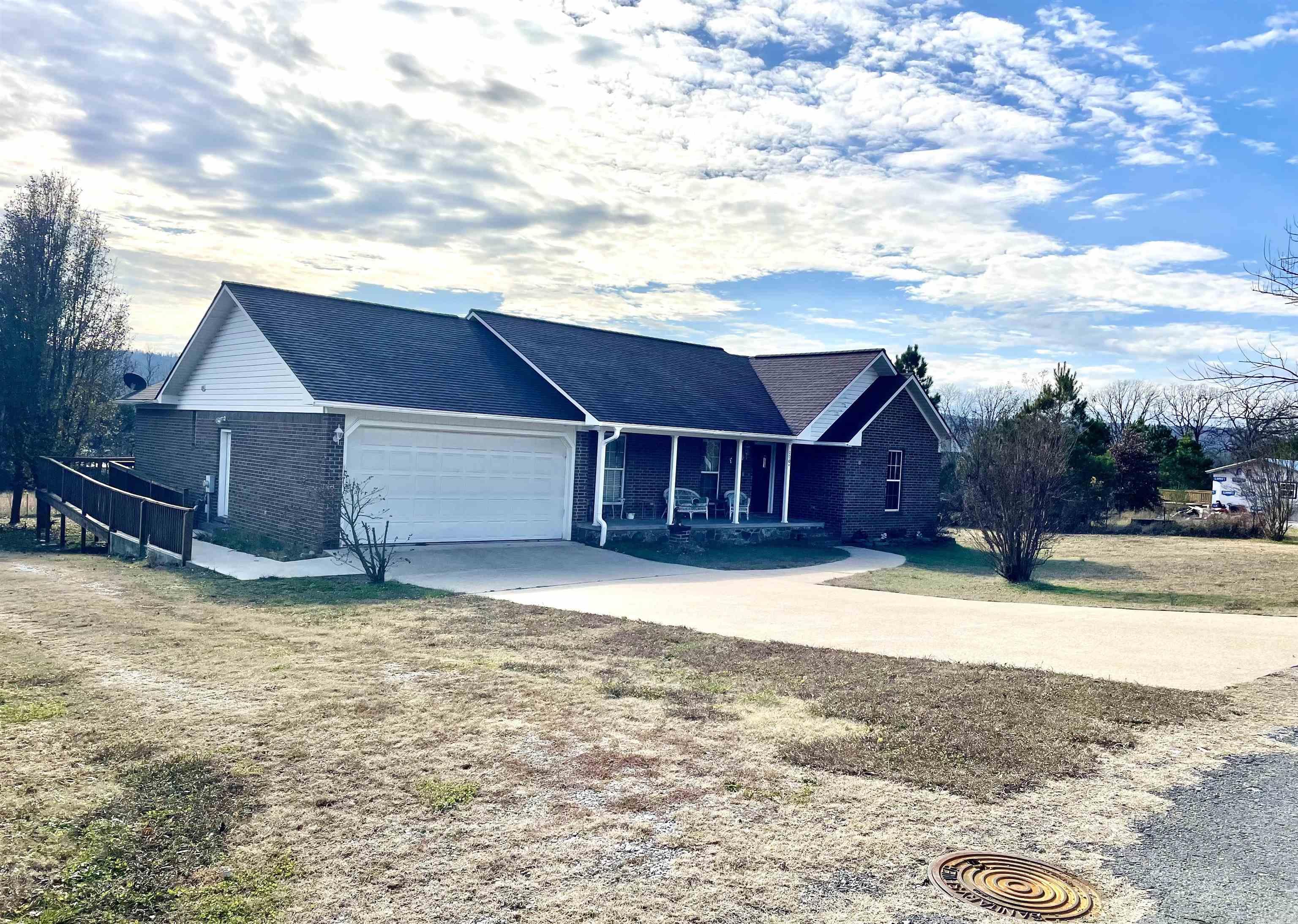 1000 Clarence St  Mountain View, AR