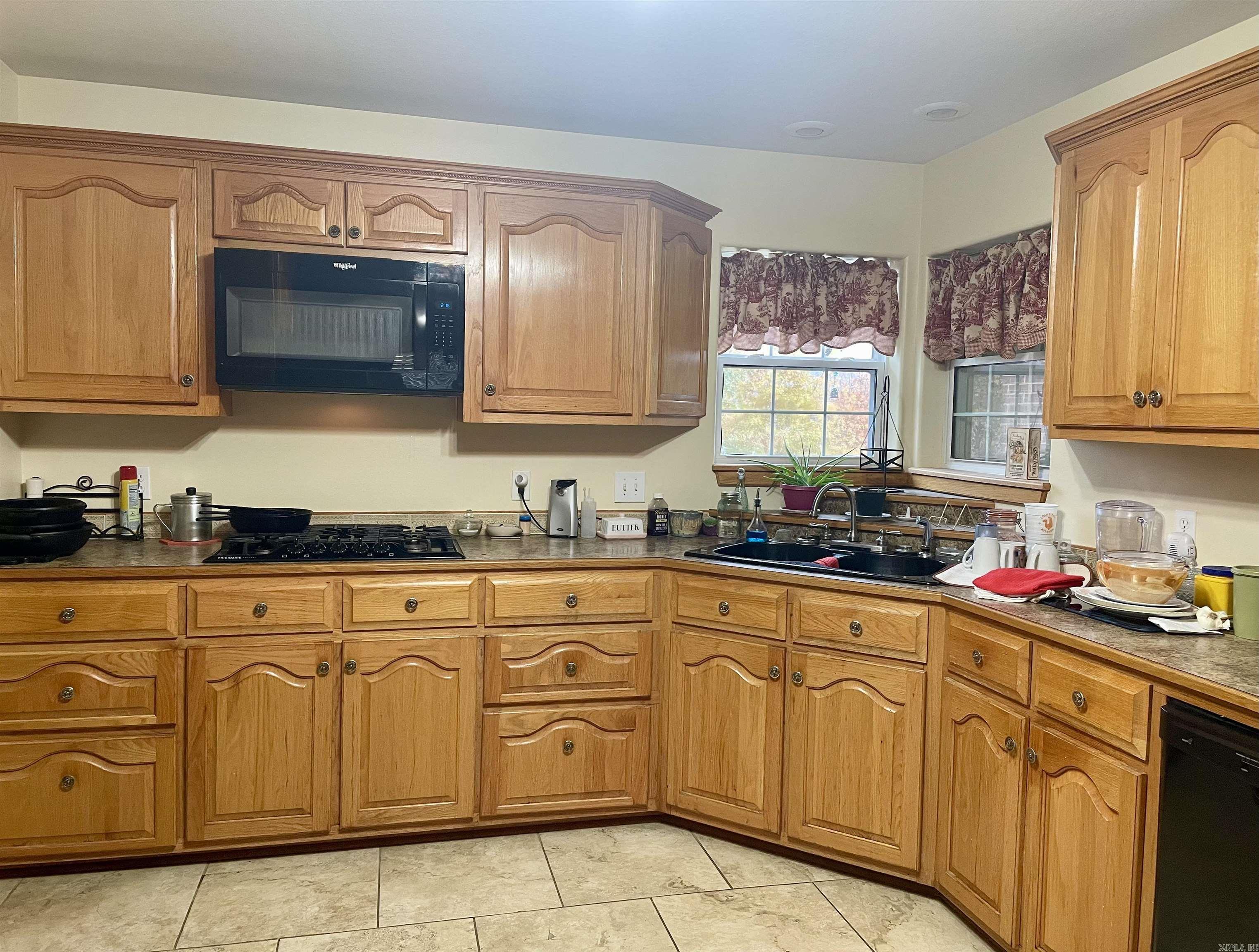 1000 Clarence St  Mountain View, AR