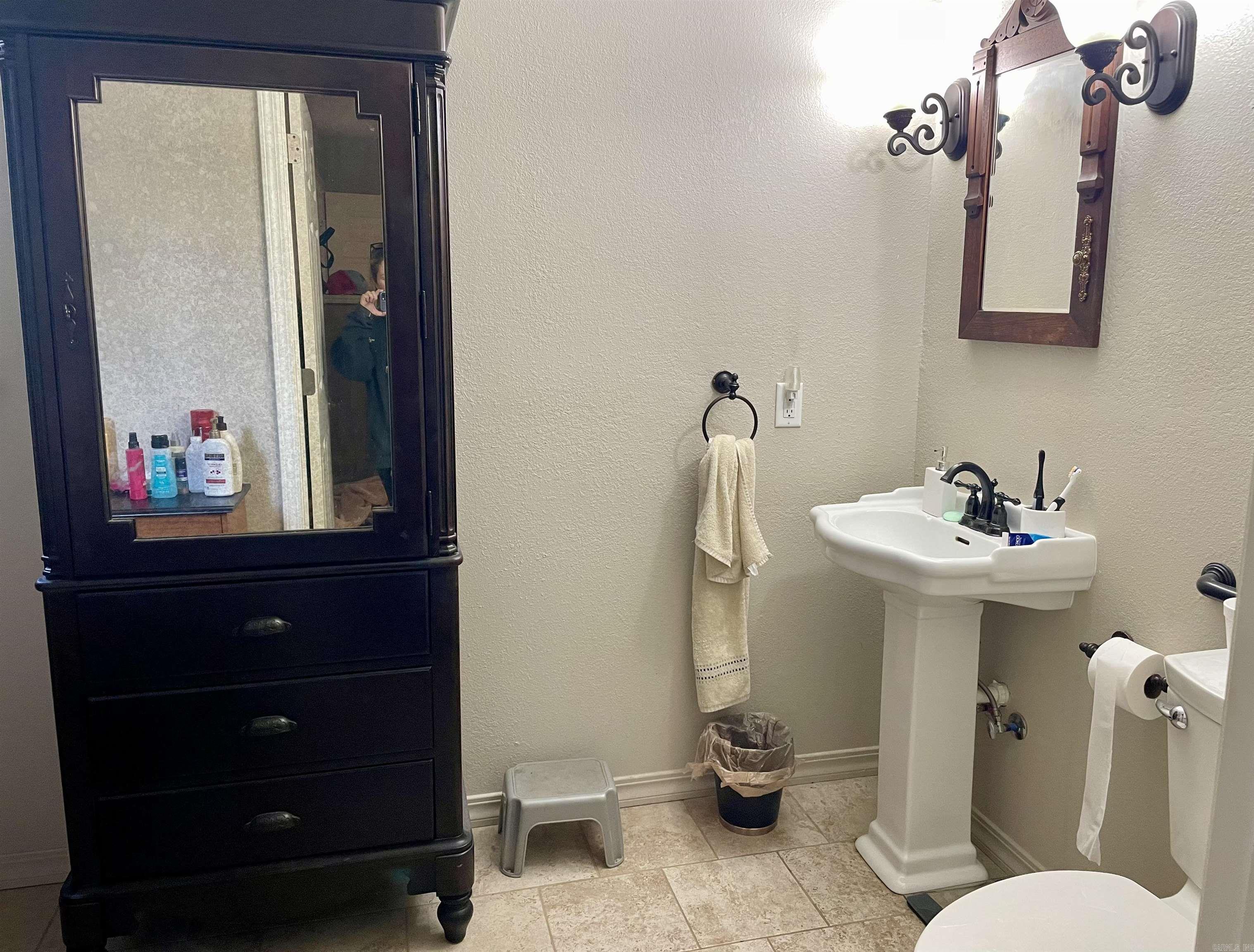 1000 Clarence St  Mountain View, AR