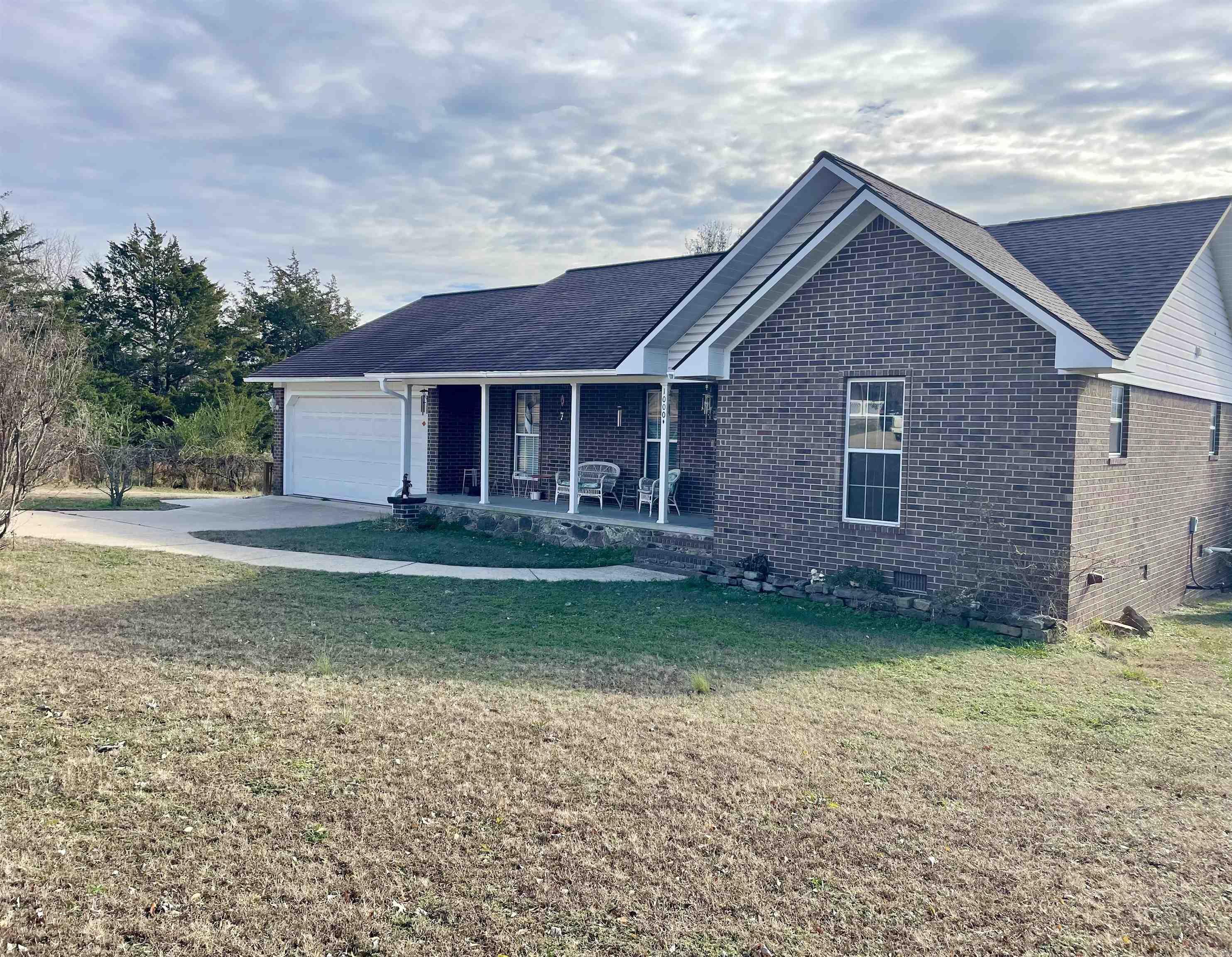 1000 Clarence St  Mountain View, AR