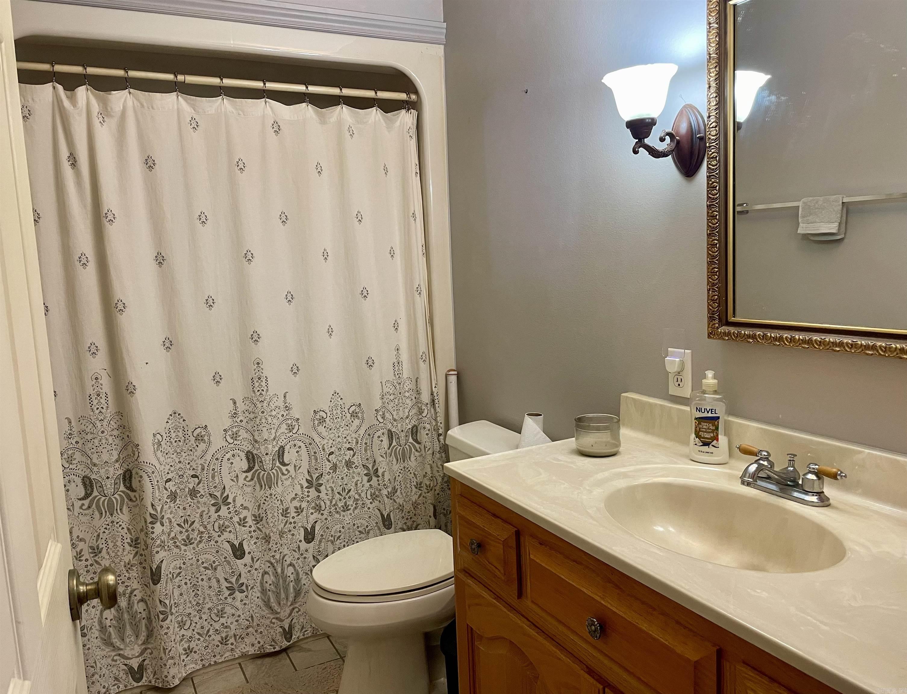 1000 Clarence St  Mountain View, AR