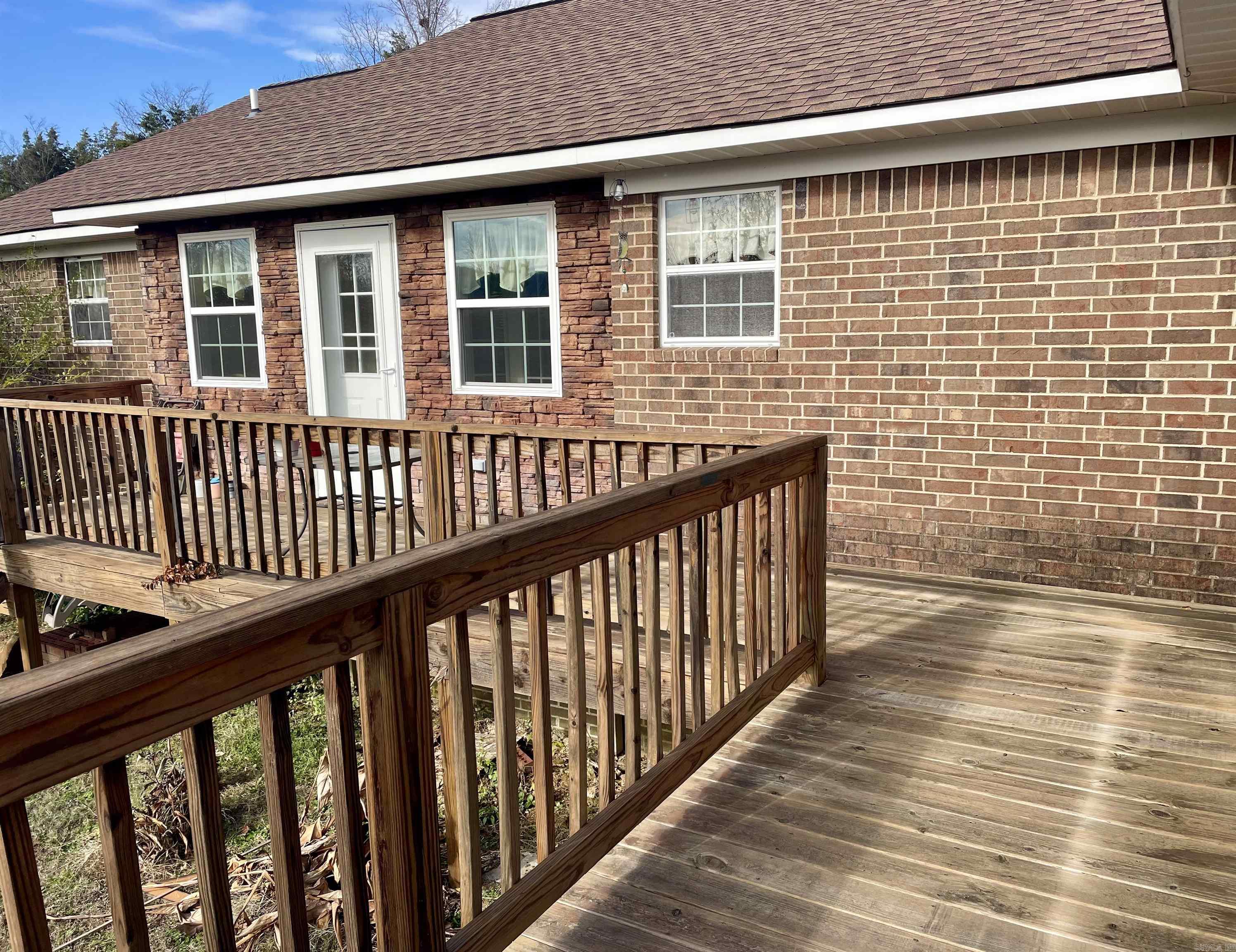 1000 Clarence St  Mountain View, AR