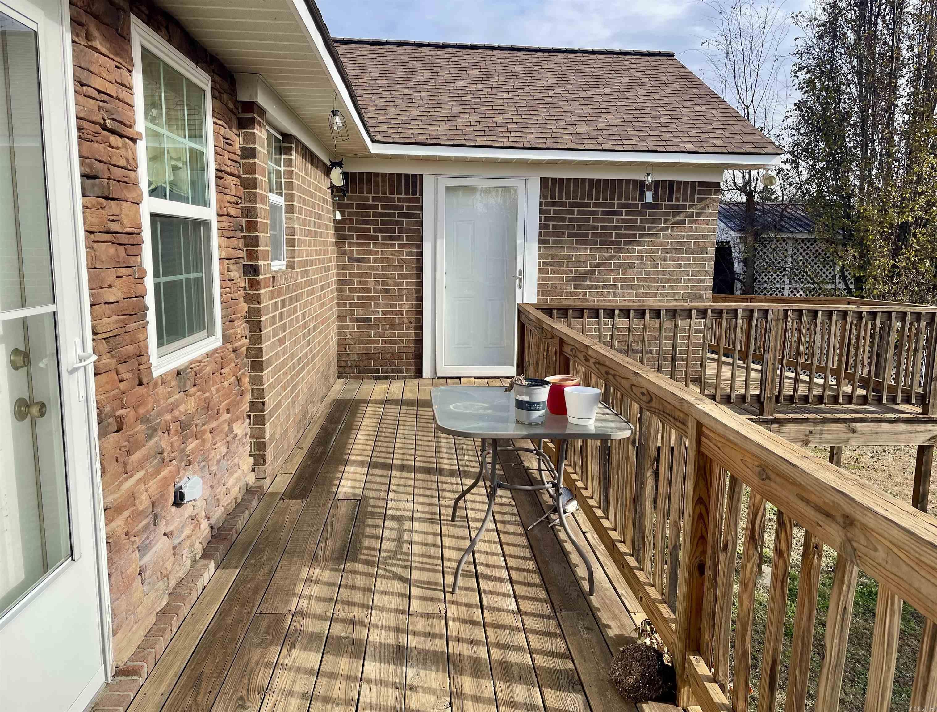 1000 Clarence St  Mountain View, AR