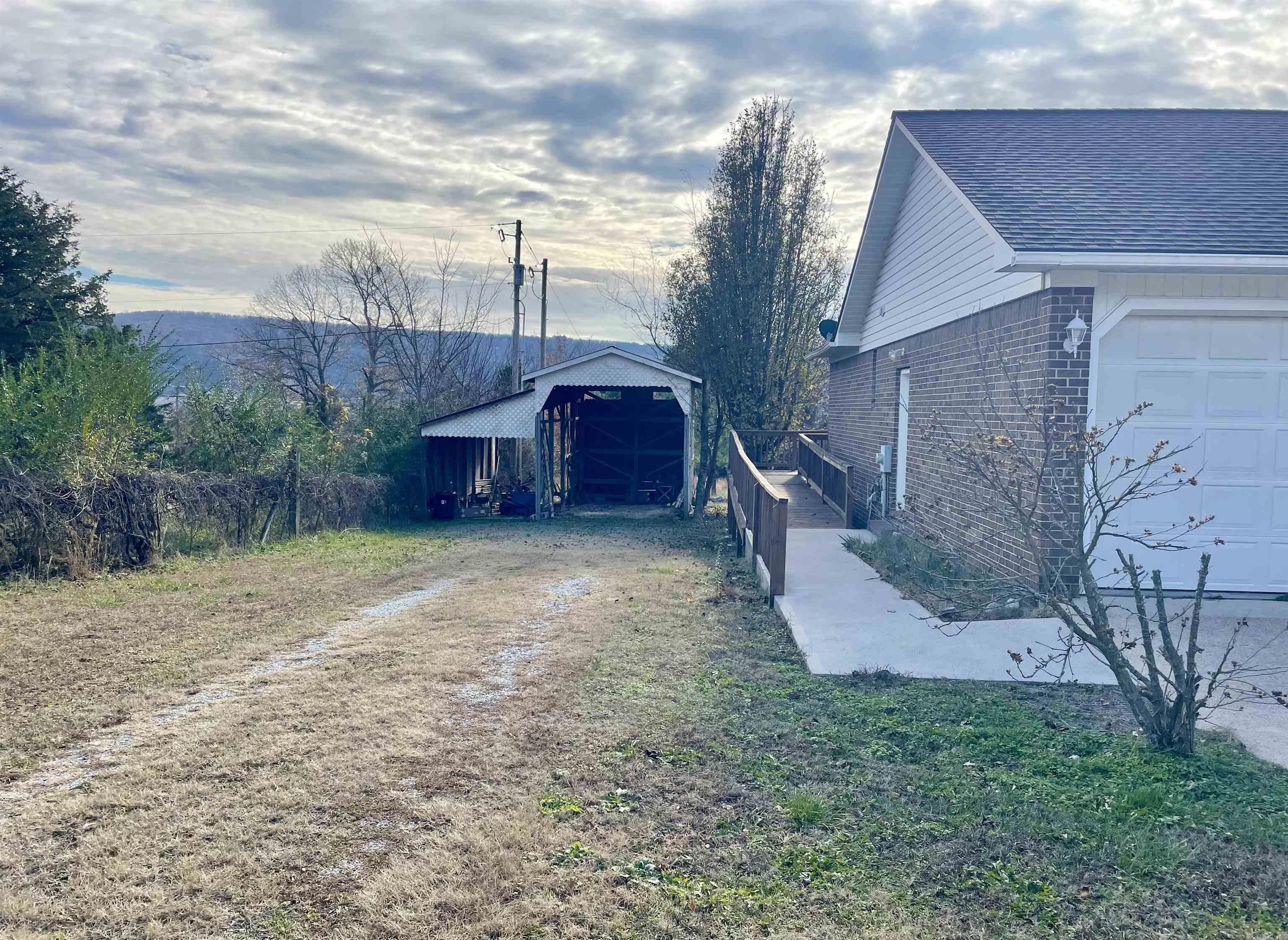 1000 Clarence St  Mountain View, AR