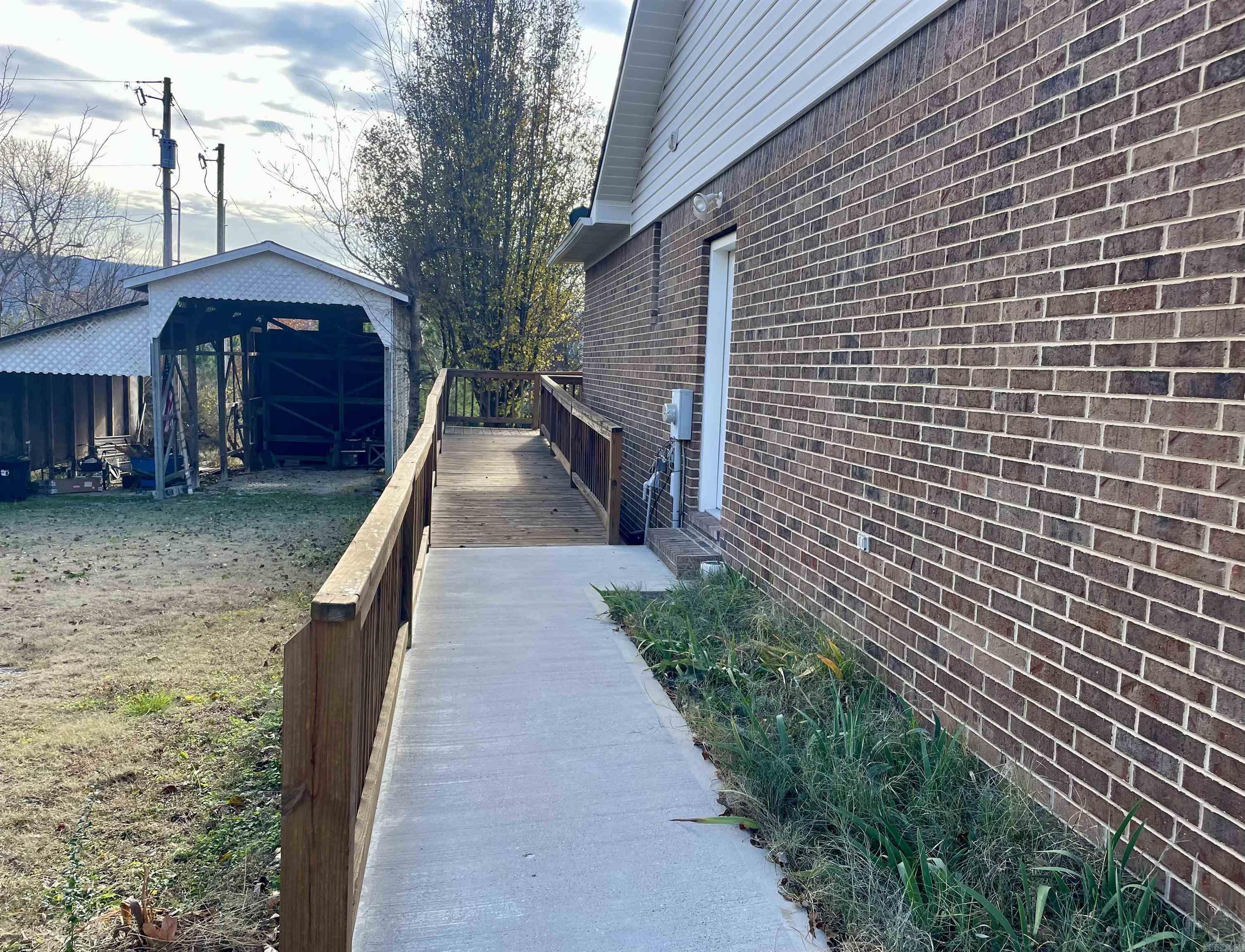 1000 Clarence St  Mountain View, AR