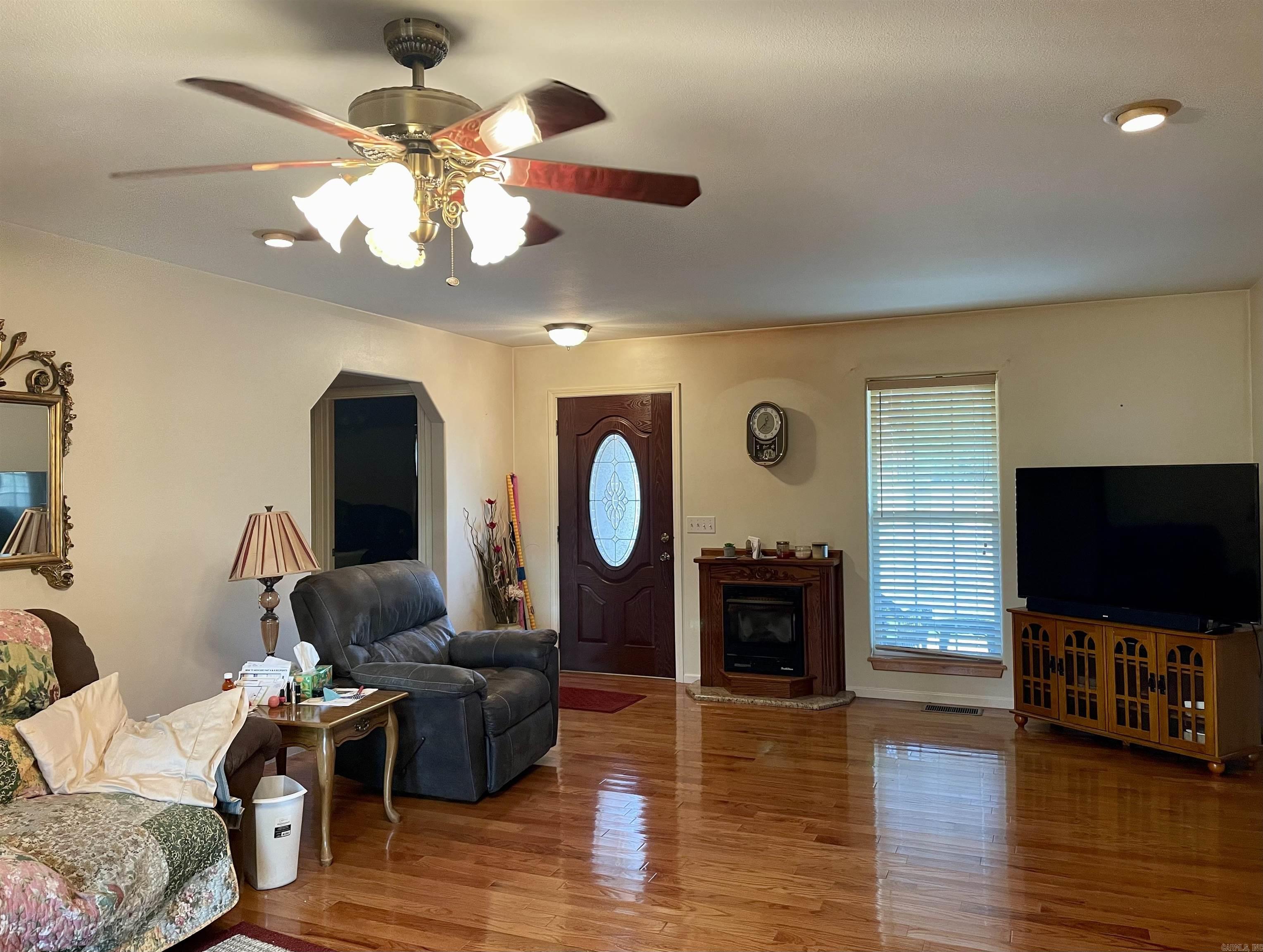 1000 Clarence St  Mountain View, AR